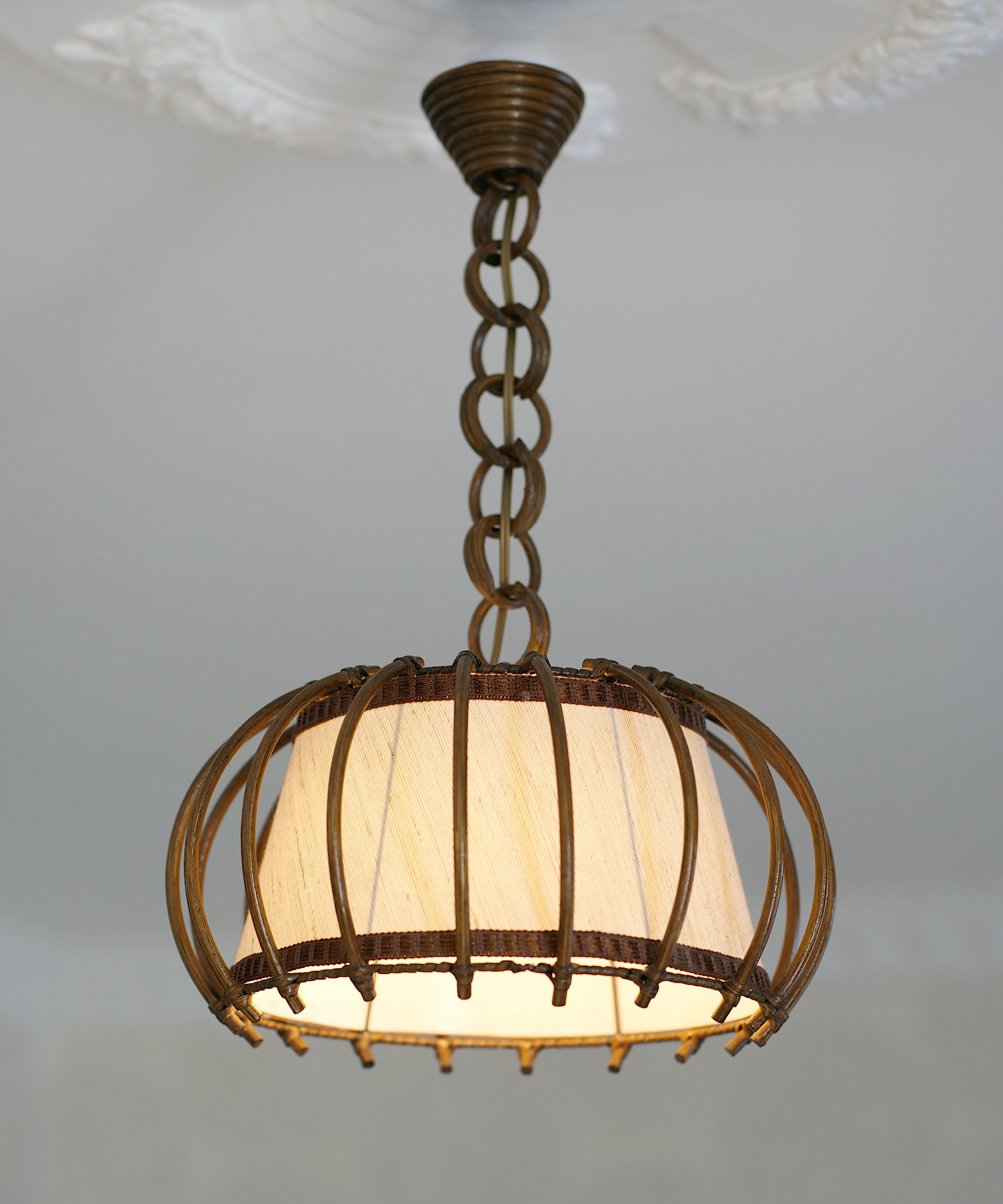 Lampadario a sospensione in bambù Louis Sognot, anni '50 In condizioni buone in vendita a Saint-Amans-des-Cots, FR