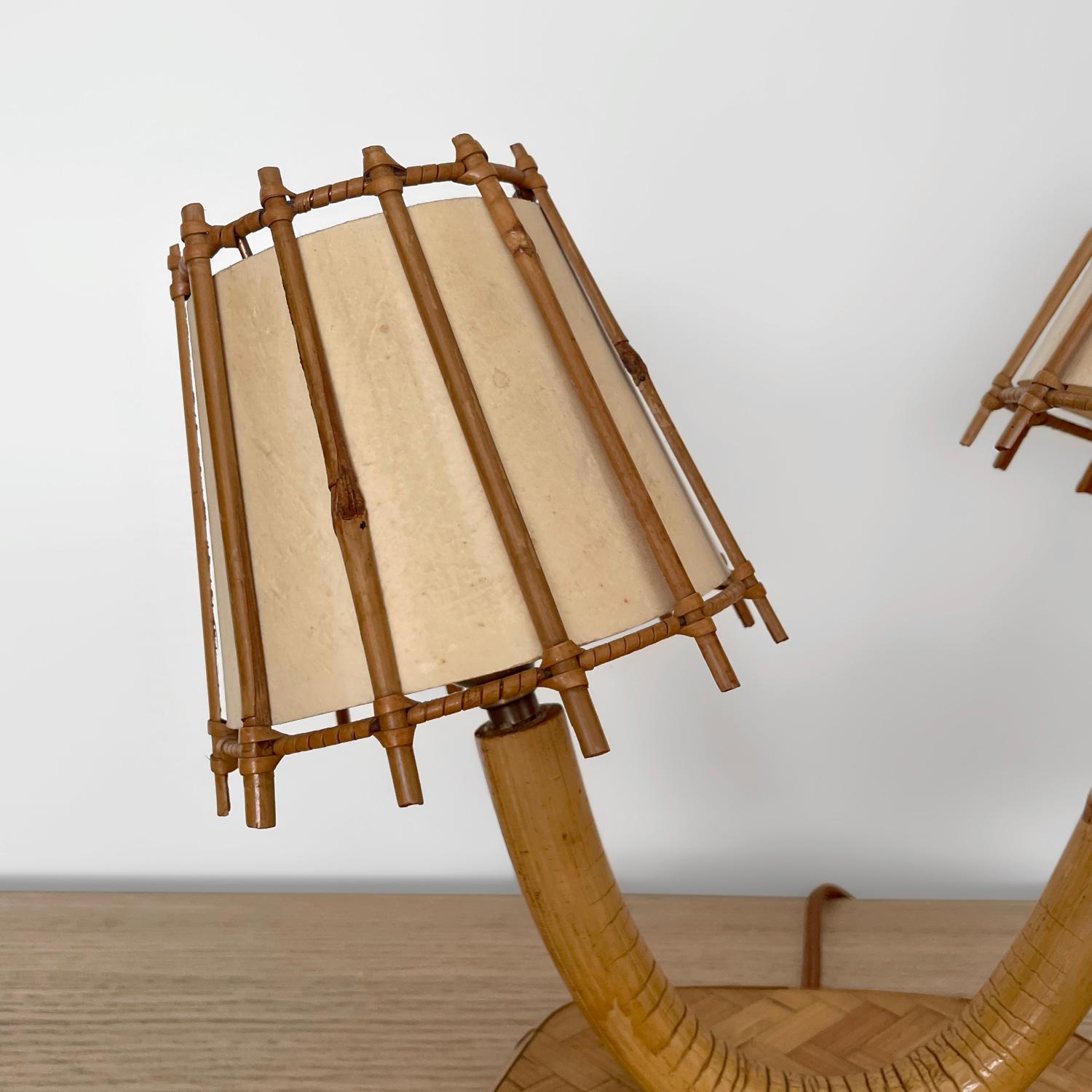 Lámpara de mesa francesa Louis Sognot de ratán y bambú de doble luz Bambú en venta