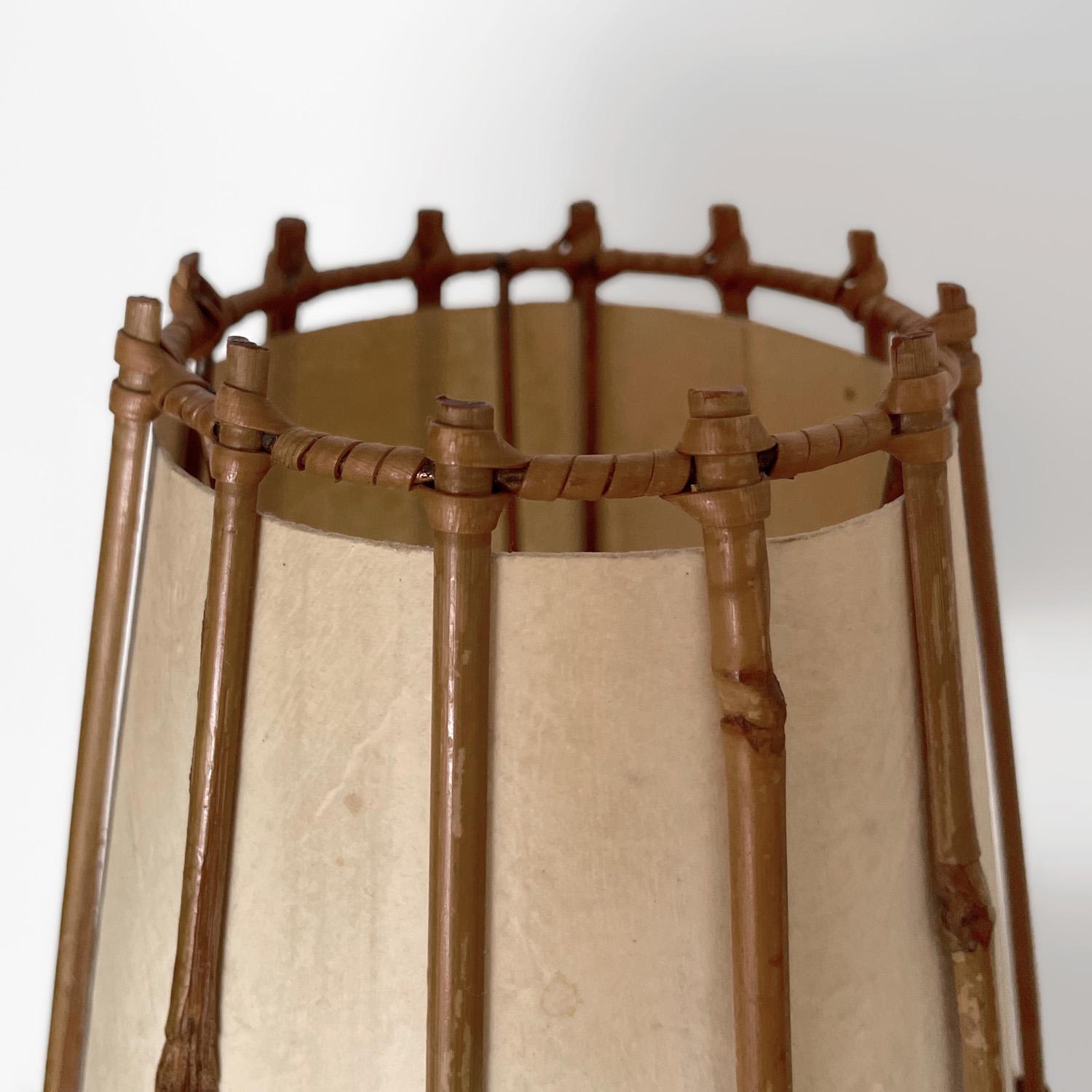 Lámpara de mesa francesa Louis Sognot de ratán y bambú de doble luz en venta 1