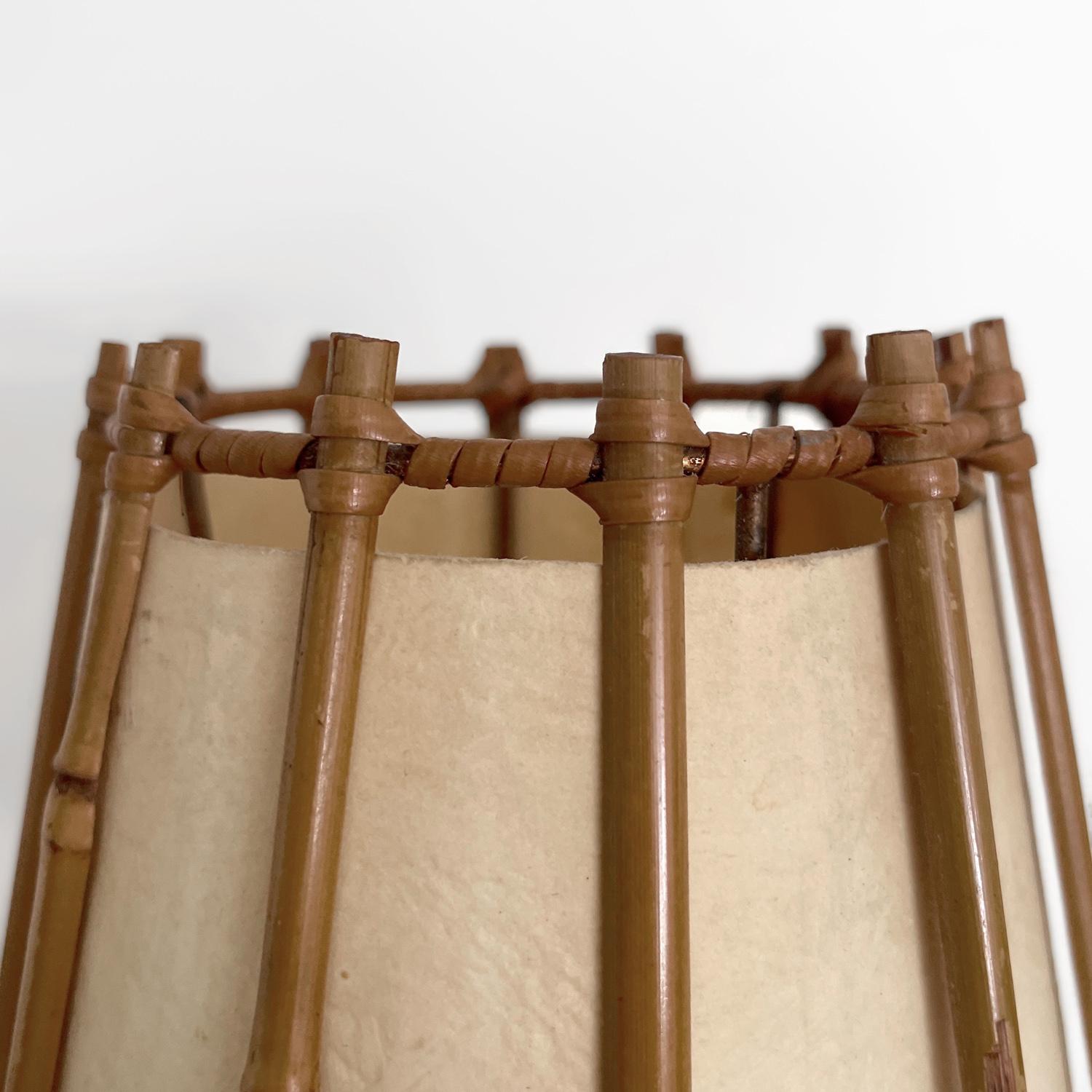 Lámpara de mesa francesa Louis Sognot de ratán y bambú de doble luz en venta 3