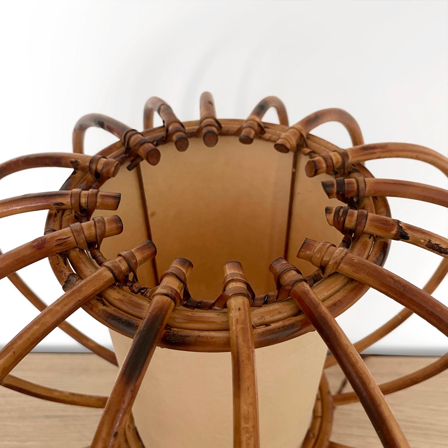 Lampe de table tour en rotin français Louis Sognot en vente 4