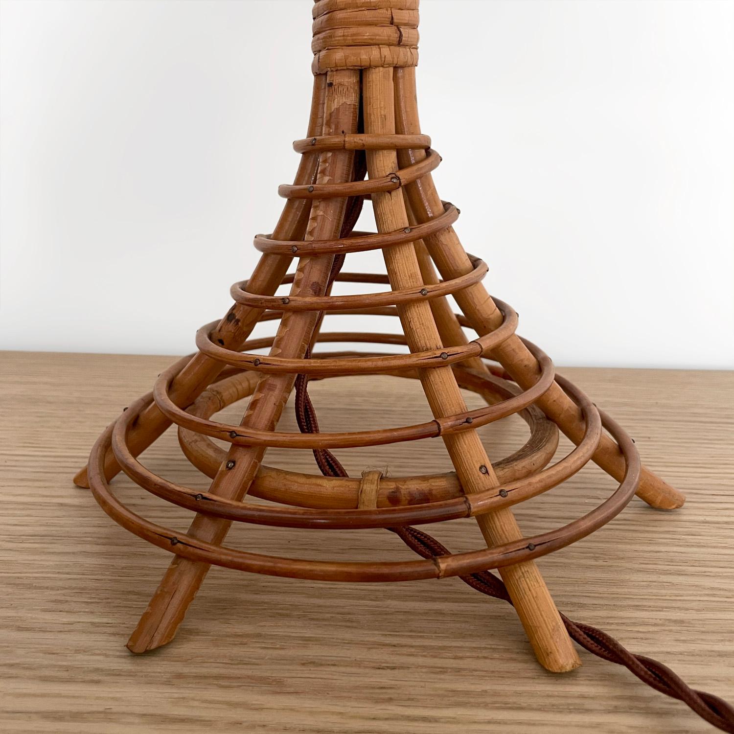 Rotin Lampe de table tour en rotin français Louis Sognot en vente
