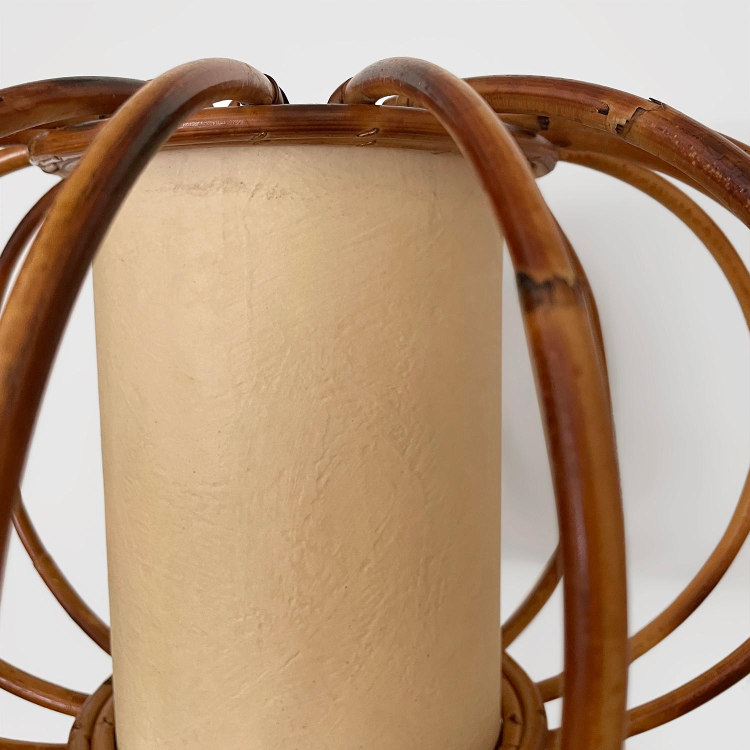 Lampe de table tour en rotin français Louis Sognot en vente 3