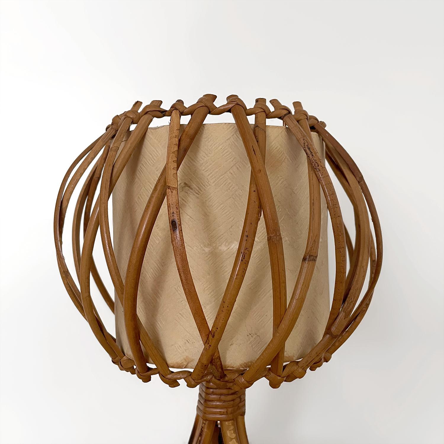 Lampe tripode en rotin français Louis Sognot, recâblée pour les États-Unis en vente 3