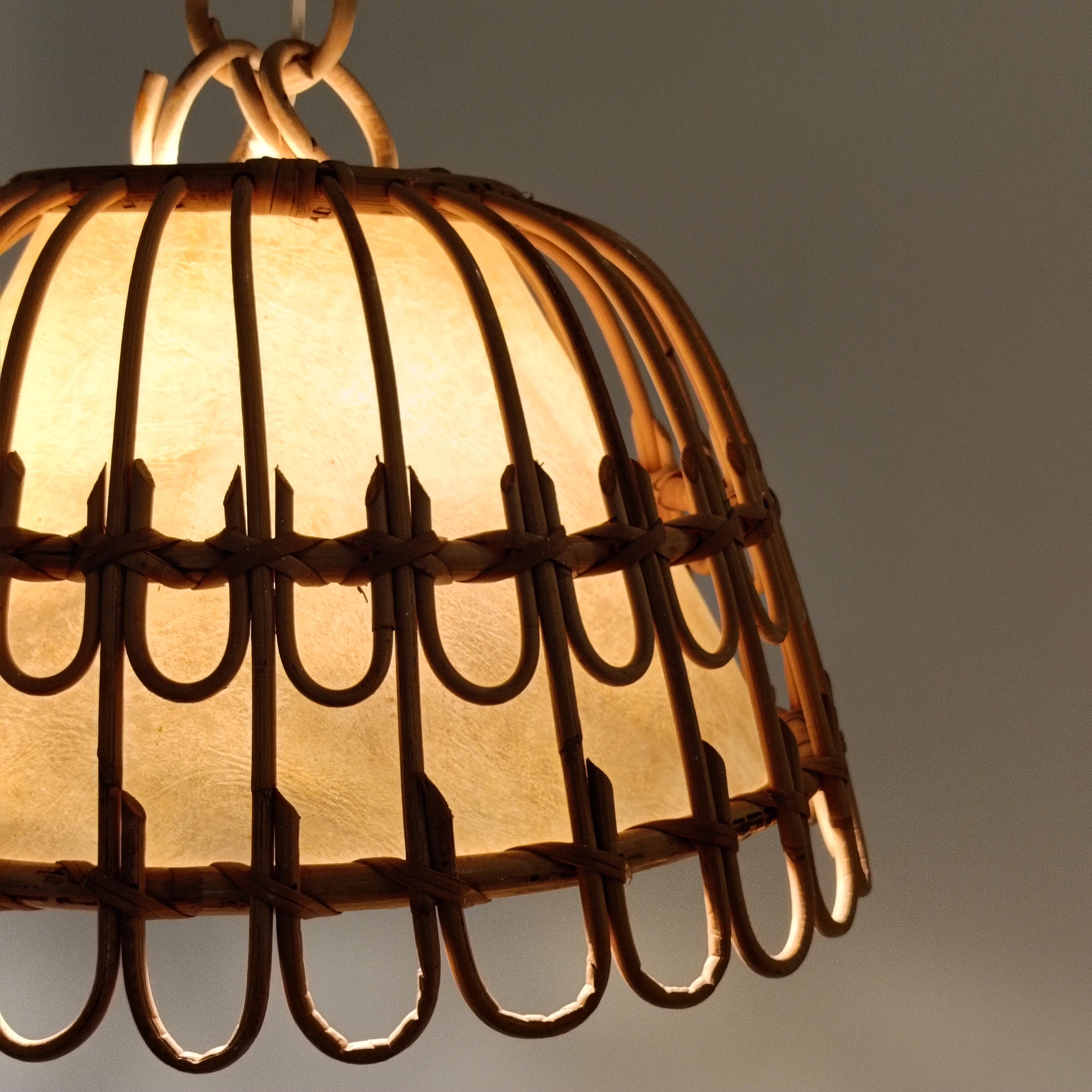 Fatto a mano Louis Sognot. Lampada a sospensione in canna della Costa Azzurra, Italia, anni '60 in vendita