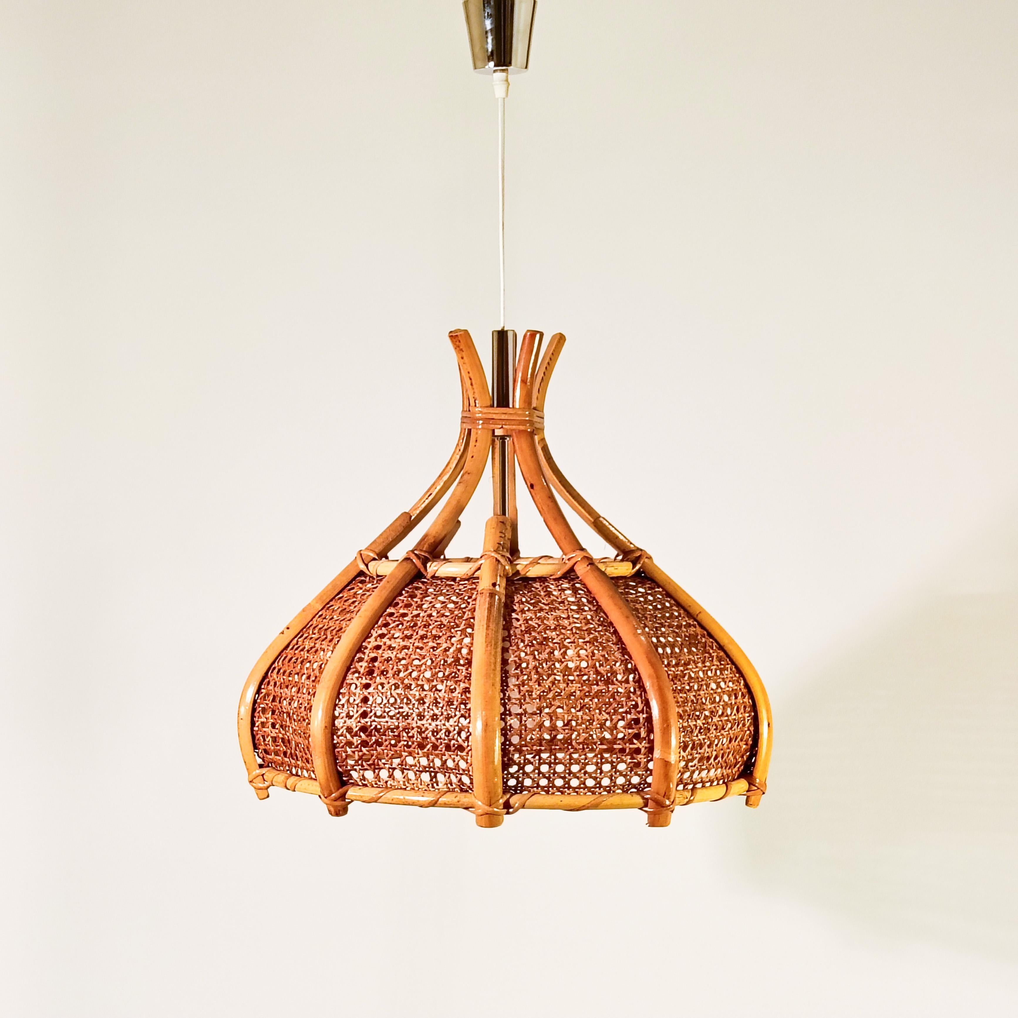 Mid-Century Modern Louis Sognot. Lampe suspendue de style Riviera française, Italie, années 1970 en vente