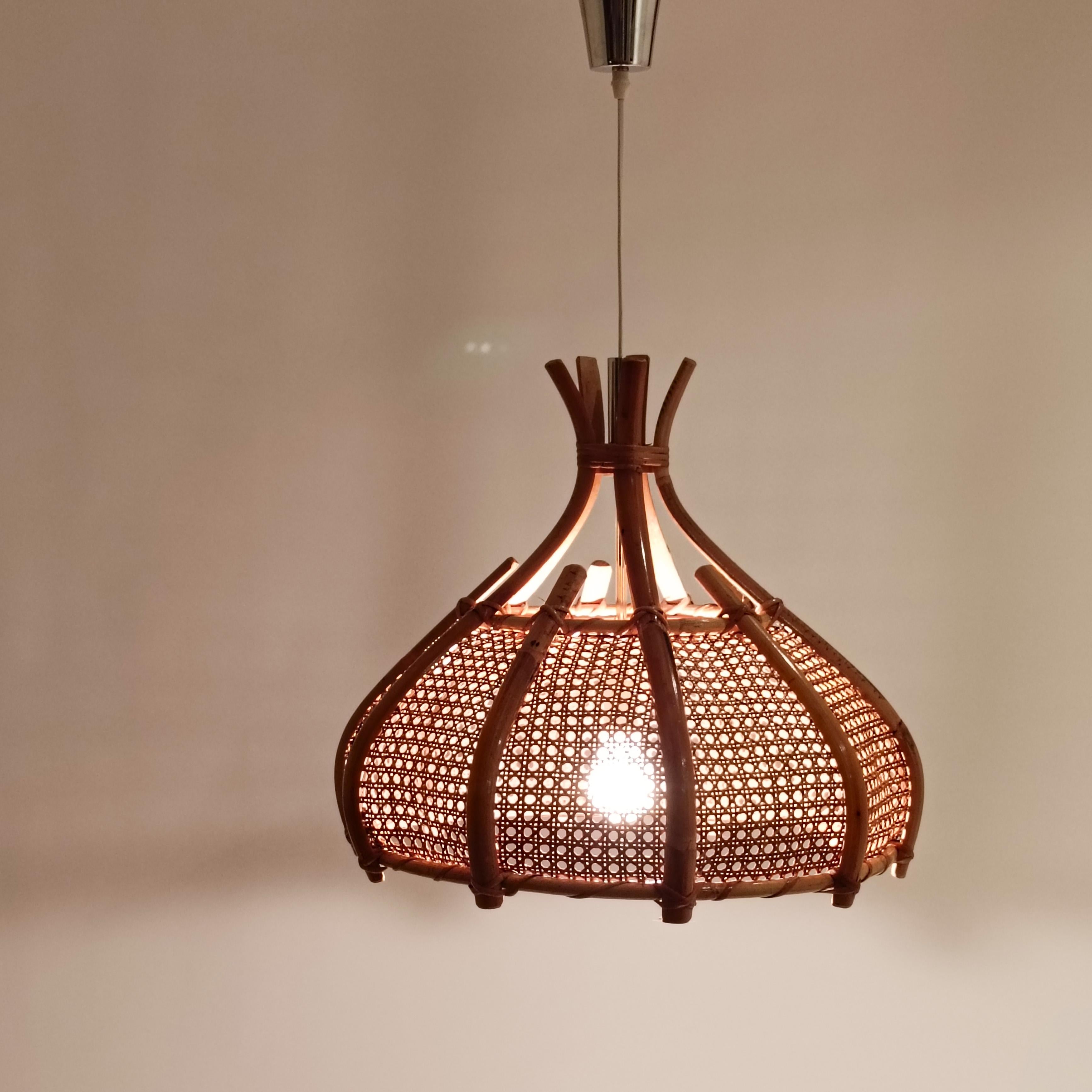 Métal Louis Sognot. Lampe suspendue de style Riviera française, Italie, années 1970 en vente