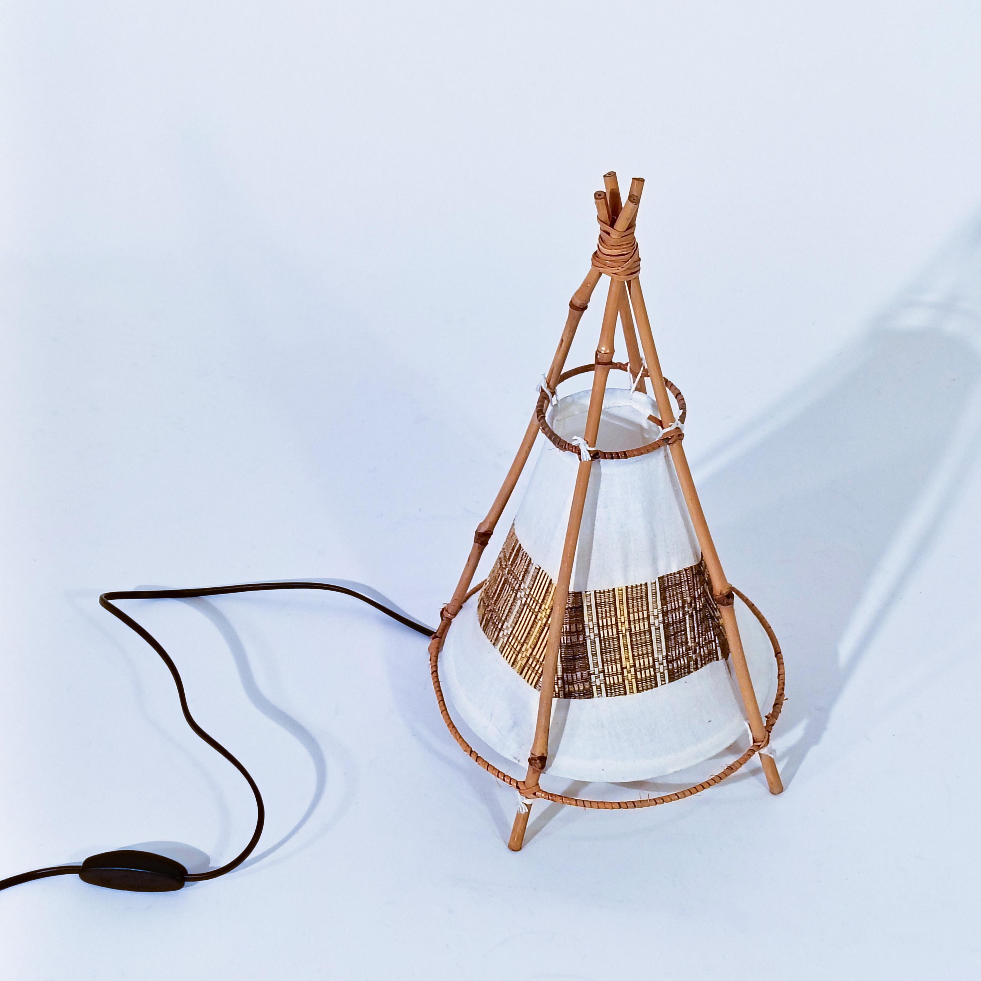 Louis Sognot. Lámpara de sobremesa estilo Riviera francesa, Italia, años 60 Tela en venta