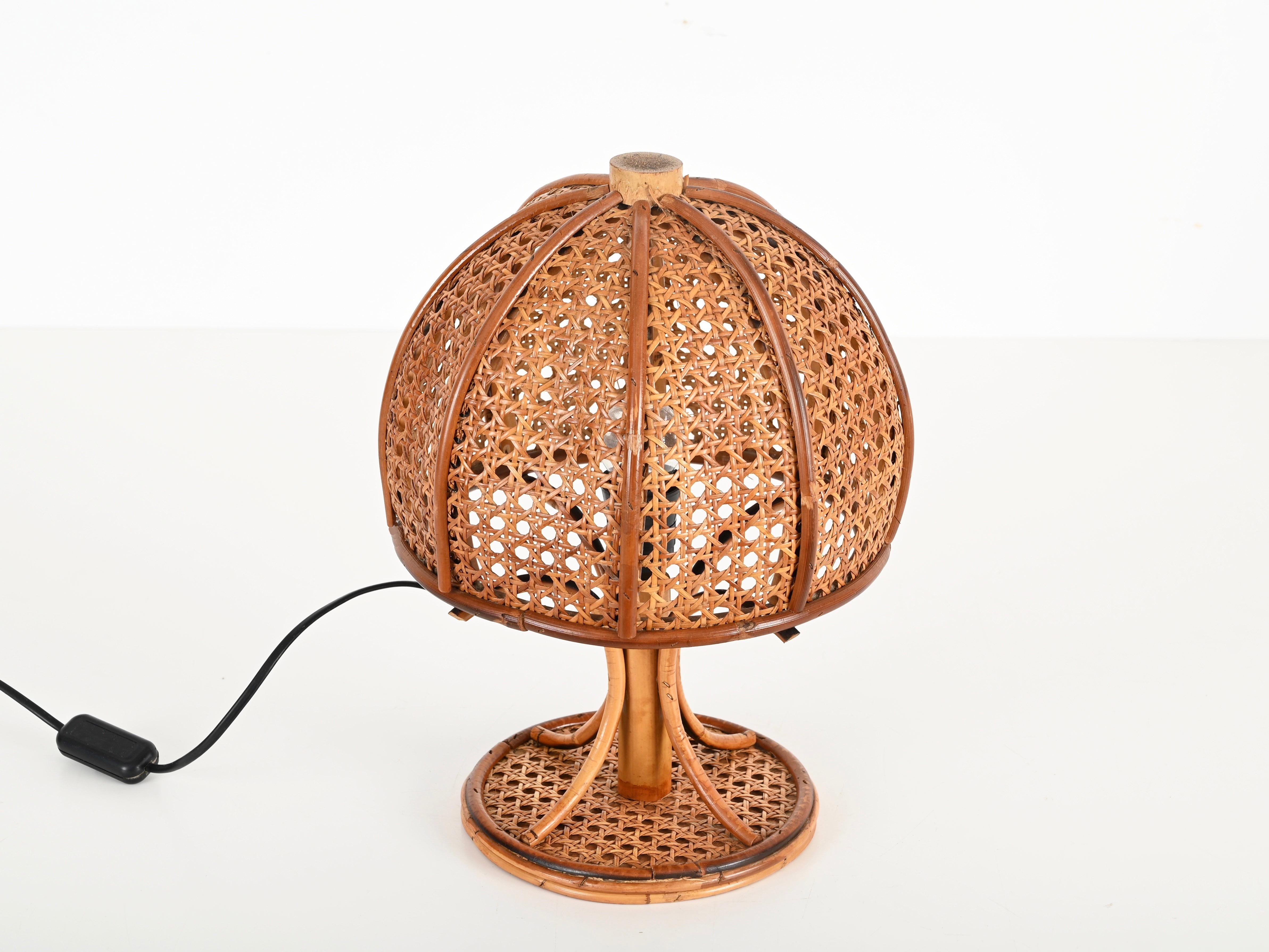 XX secolo Lampada da tavolo grande in bambù, rattan e paglia di Vienna, Louis Sognot, Italia, anni '60 in vendita