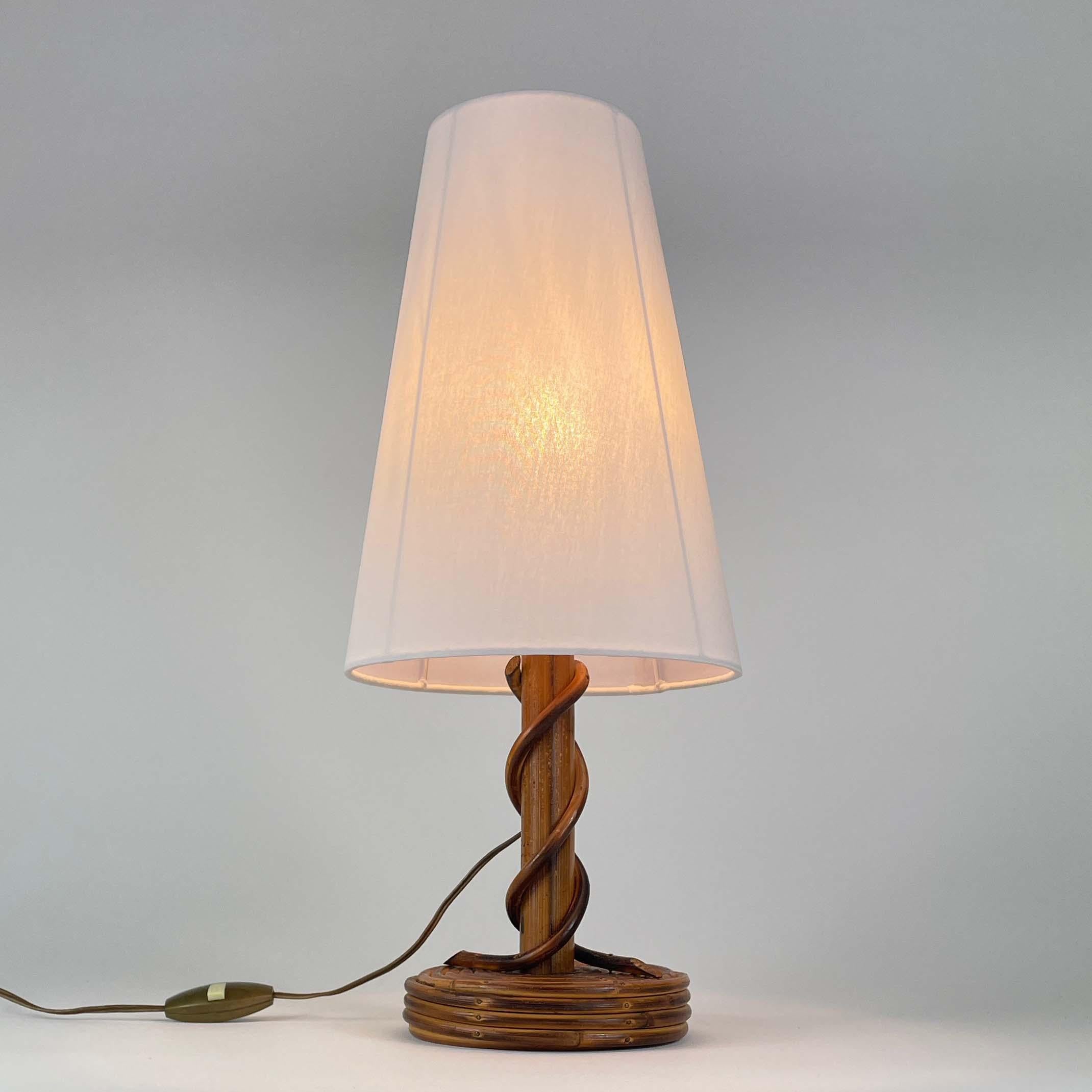 Tissu Louis SOGNOT Lampe de table en rotin et tissu de bambou, France années 1950 en vente