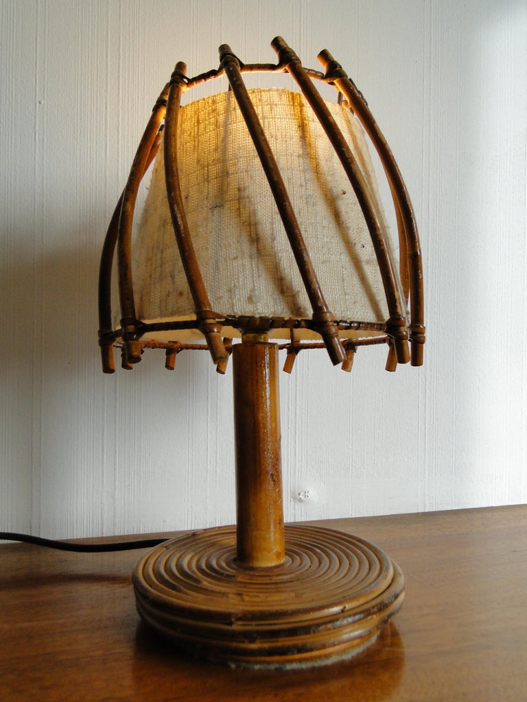 Louis Sognot French Mid-century Rattan lamp 
Originality, soft and warm light, to be placed in any room of the house.
Good vintage condition.


The lamp will be delivered with the plug corresponding to the country of destination
it works at 220