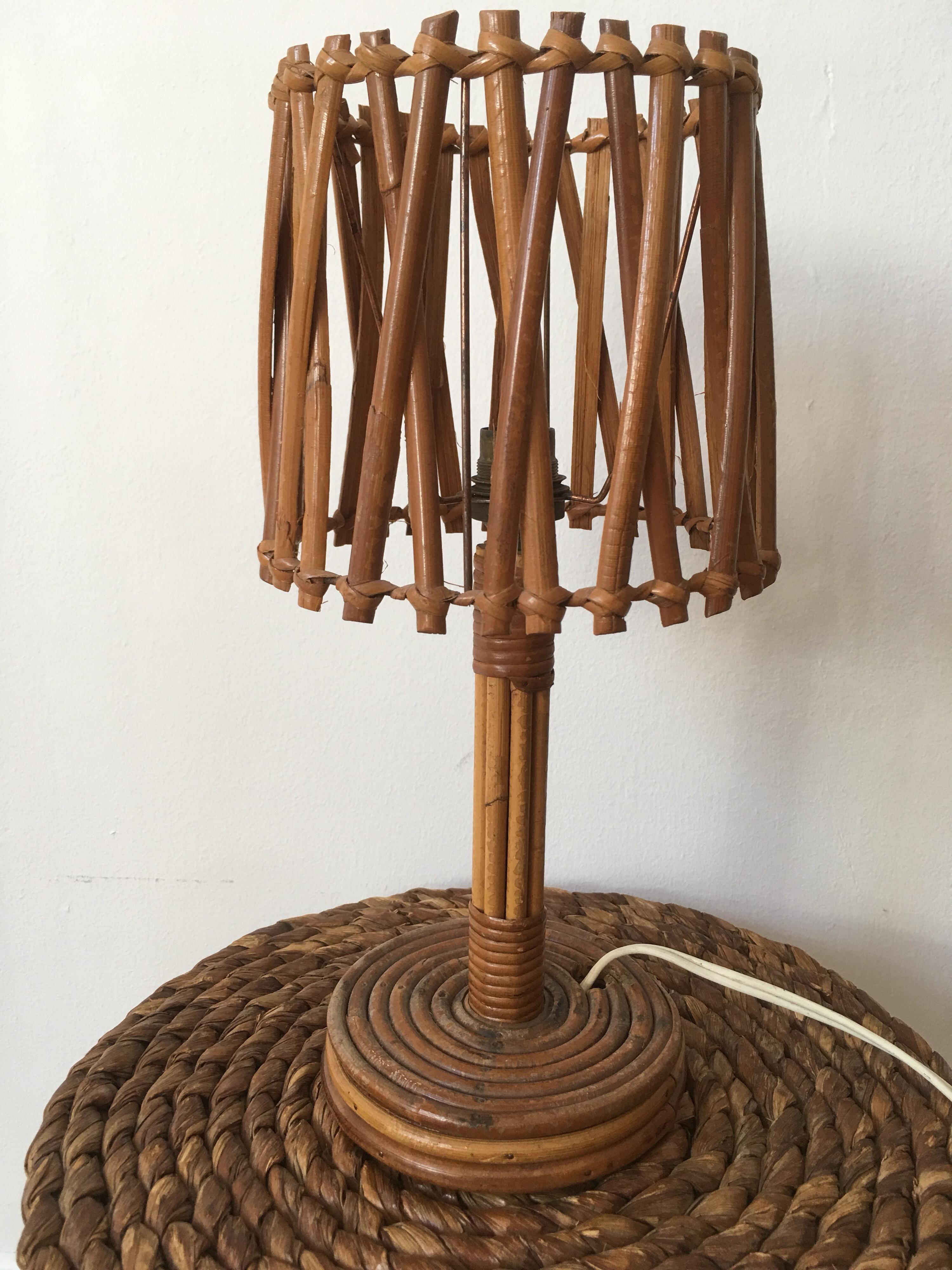 Rare rattan table lamp designed by Louis Sognot in France in 1950s.
Original rattan lampshade and on/off switch.
Perfect light with a rope bedside by Audoux-Minet.