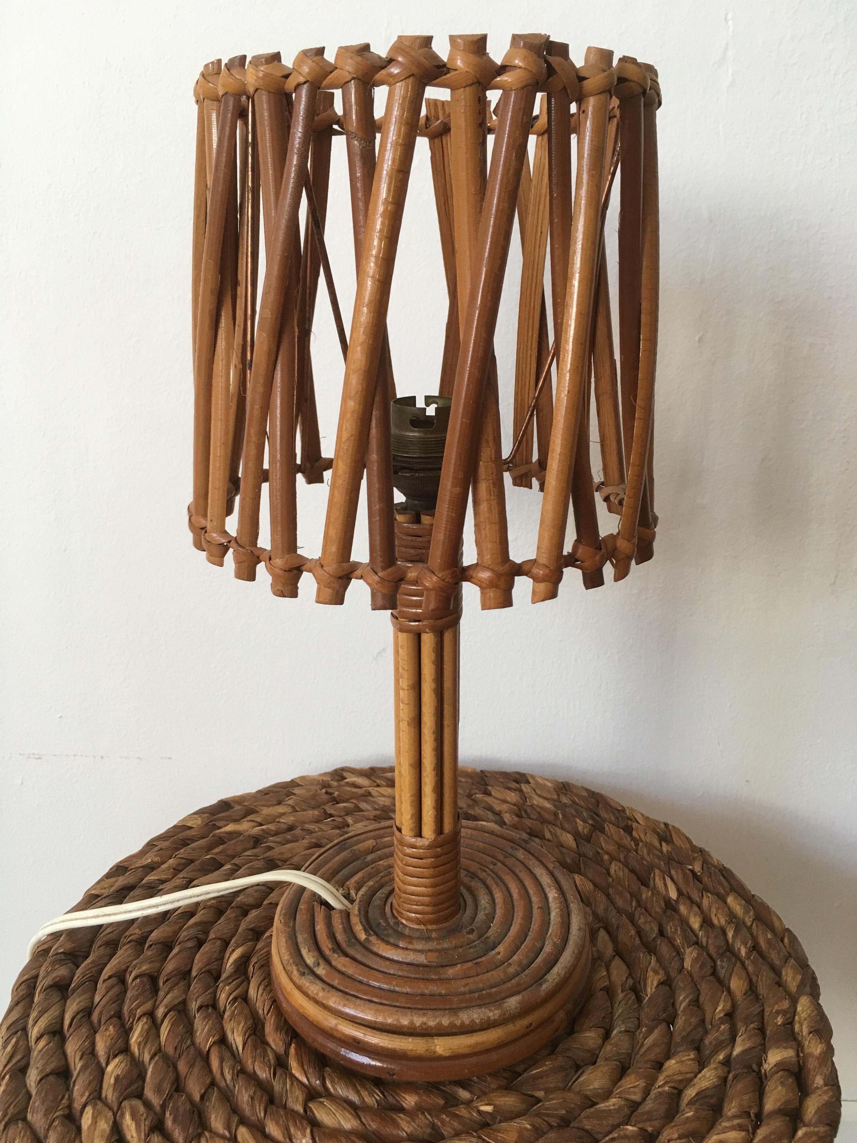Louis Sognot Rattan Table Lamp, Original Rattan Lampshade, French, 1950s In Good Condition For Sale In Aix En Provence, FR