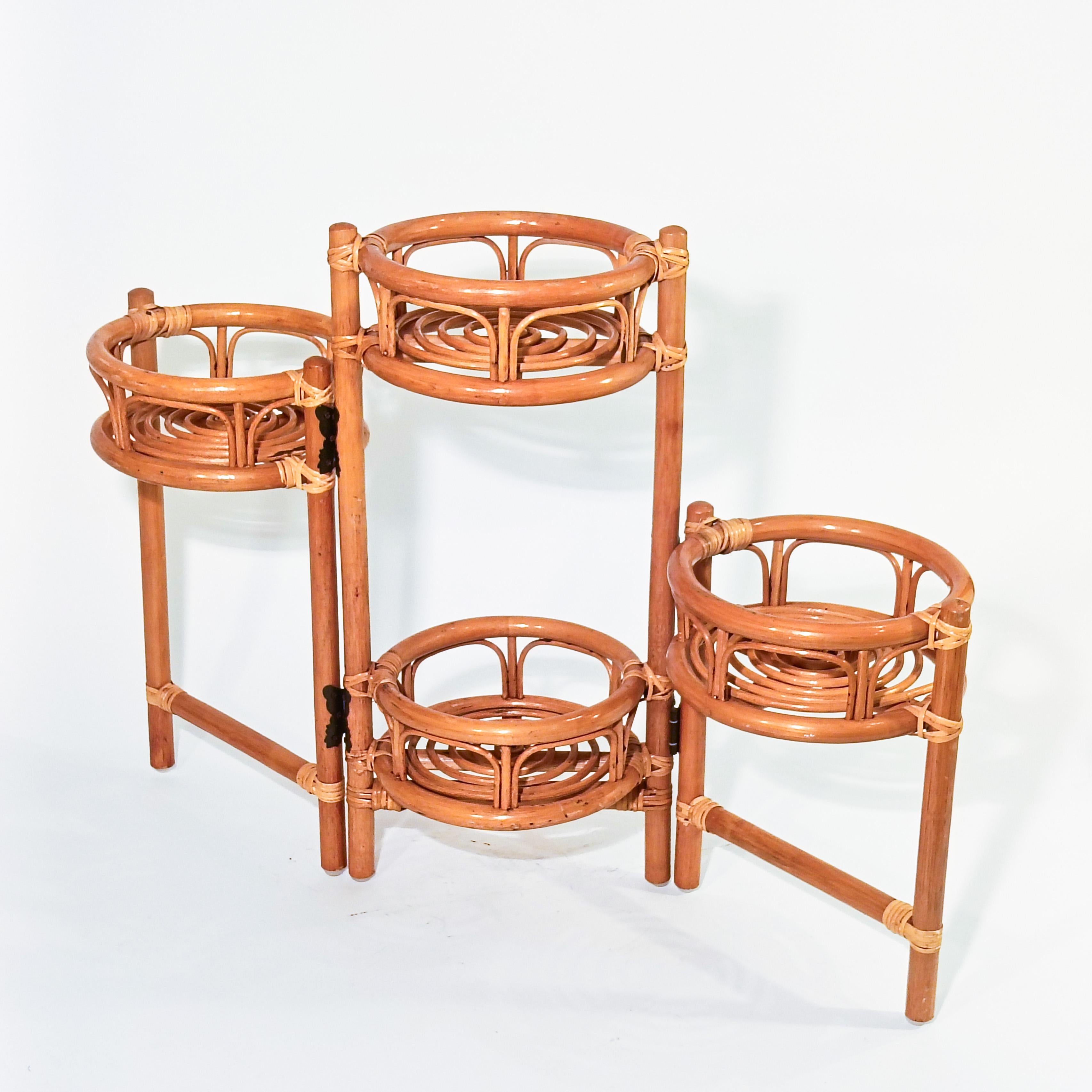 Mid-Century Modern Style Louis Sognot. Jardinière pliante de style Foldes, Italie, années 1970 en vente