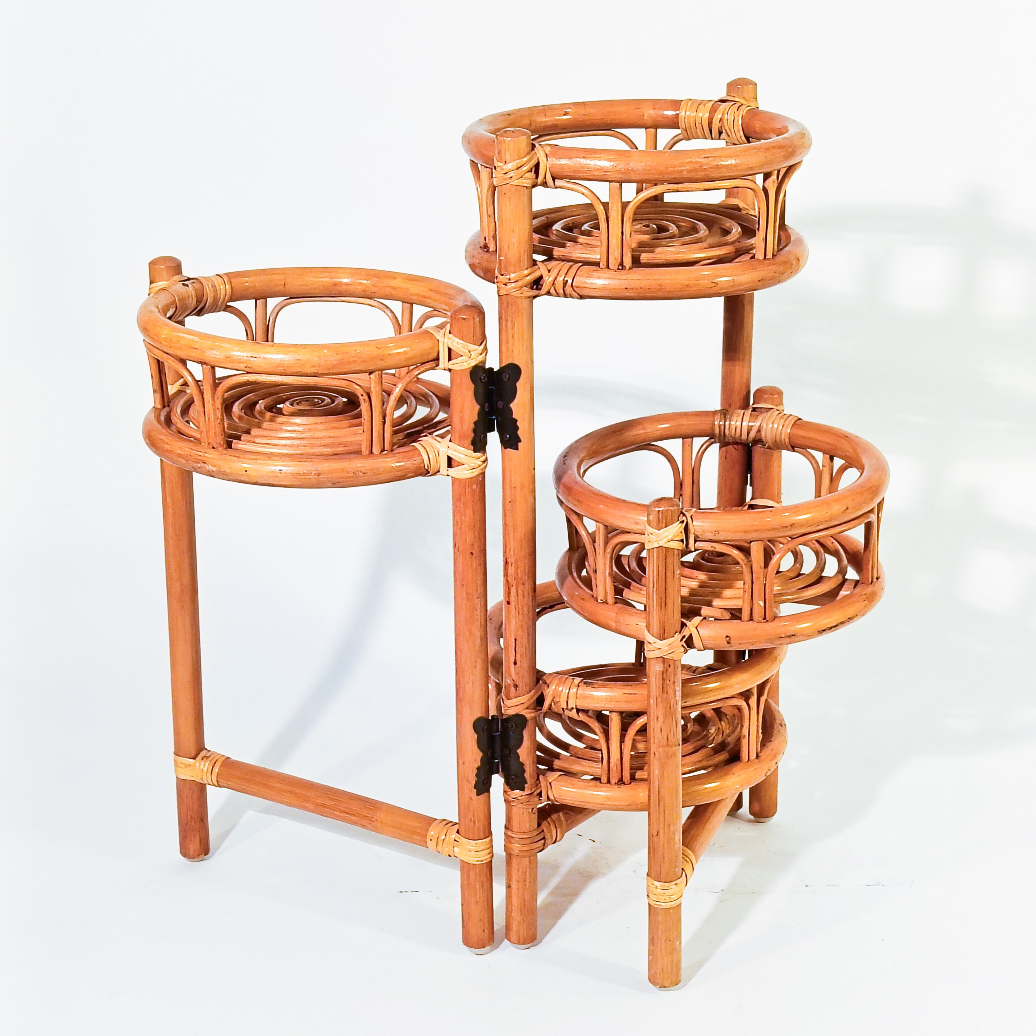 Fait main Style Louis Sognot. Jardinière pliante de style Foldes, Italie, années 1970 en vente