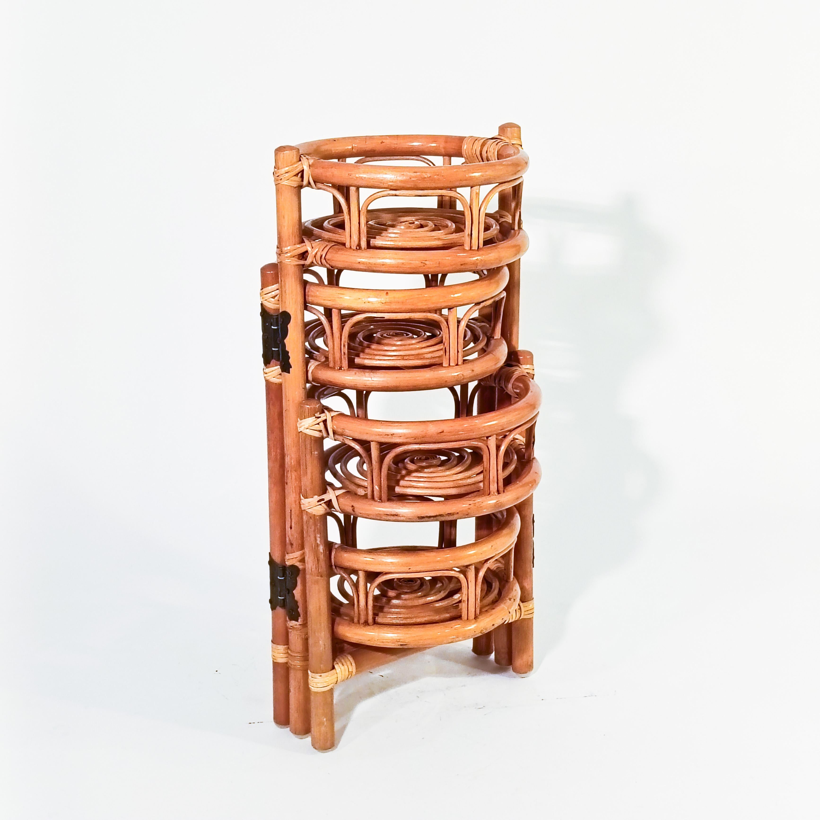 Fin du 20e siècle Style Louis Sognot. Jardinière pliante de style Foldes, Italie, années 1970 en vente