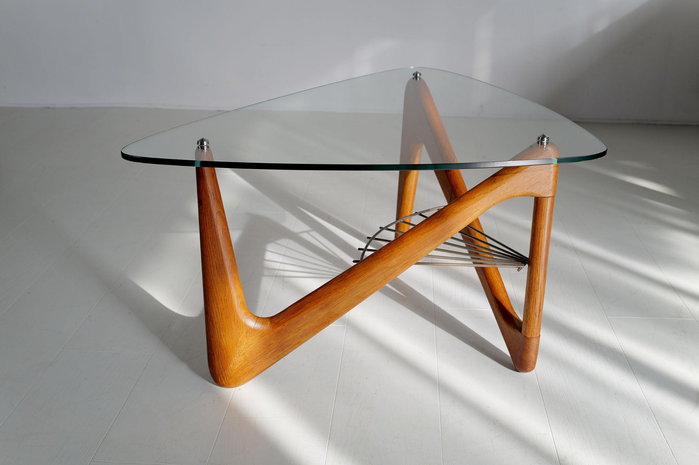 Milieu du XXe siècle Louis Sognot, table basse tripode, France 1950 en vente