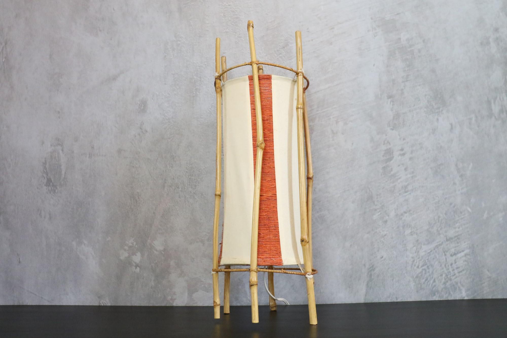 20ième siècle Lampe Louis Sognot bicolore en bambou et rotin « Mid Century Modern », 1960, France en vente