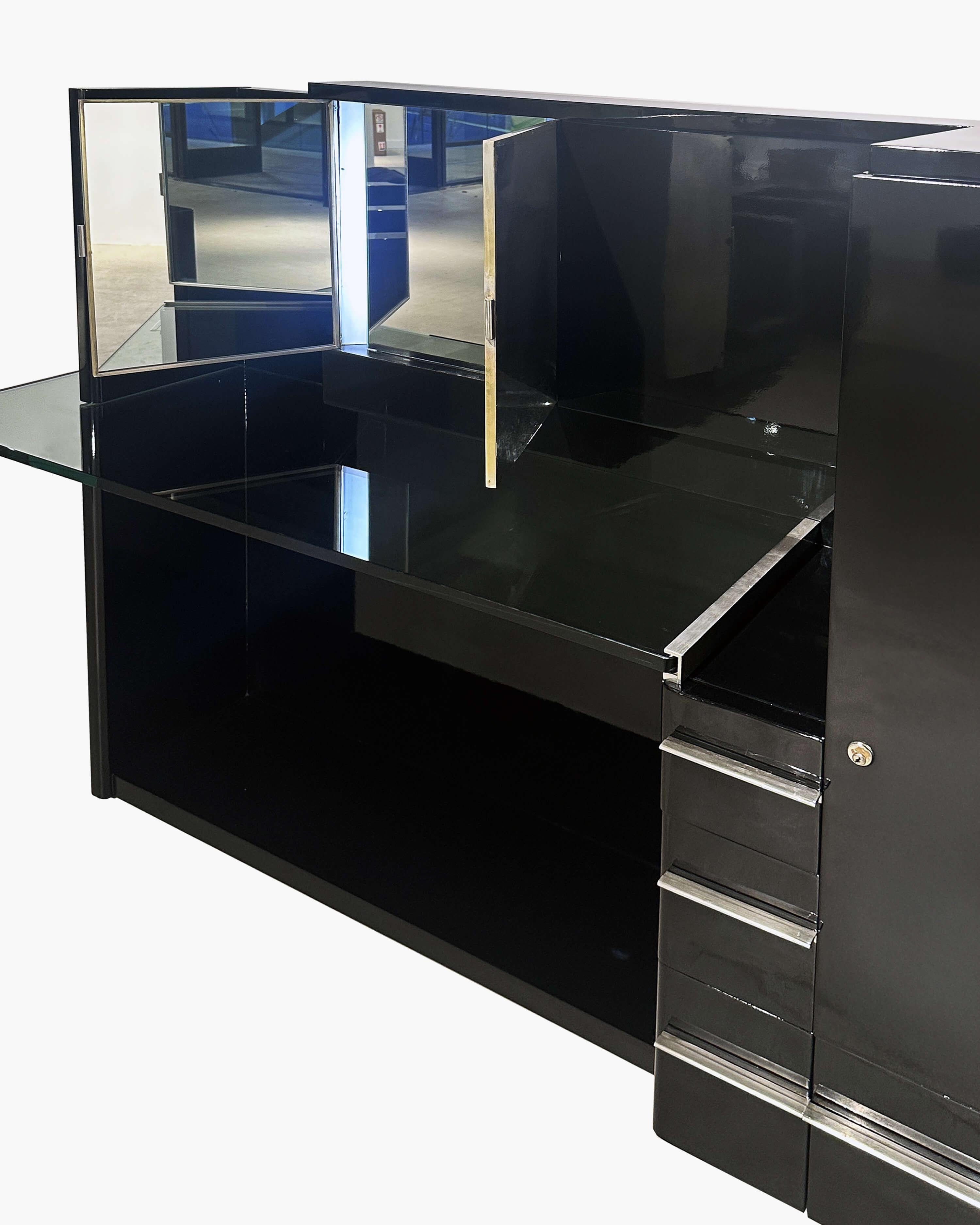 Francese Vanità Louis Sognot in lacca nera con specchio trittico e piano in vetro, CIRCA 1 in vendita