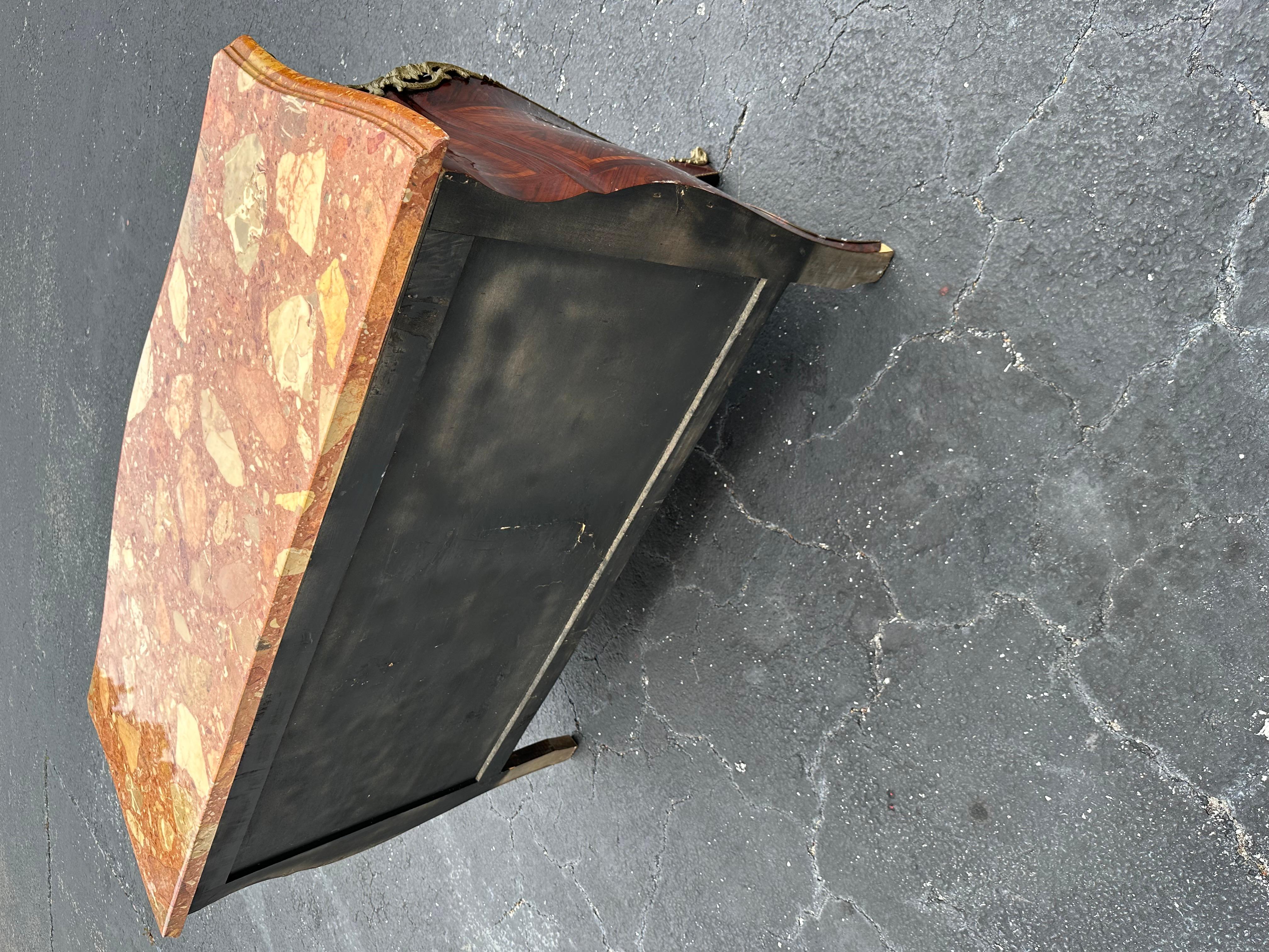 Comò in stile Louis in bronzo ormolu in vendita 3