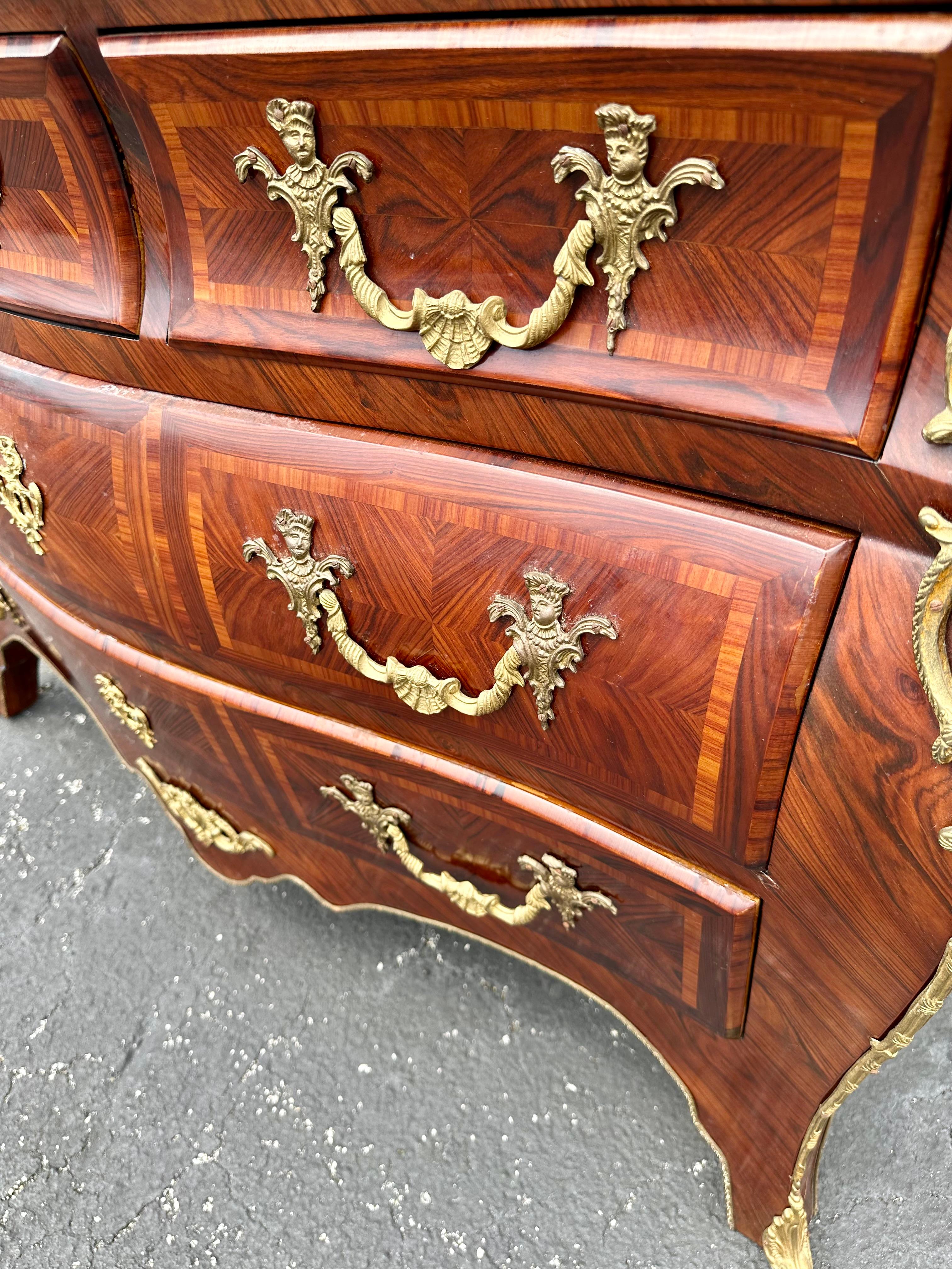 Comò in stile Louis in bronzo ormolu in vendita 6