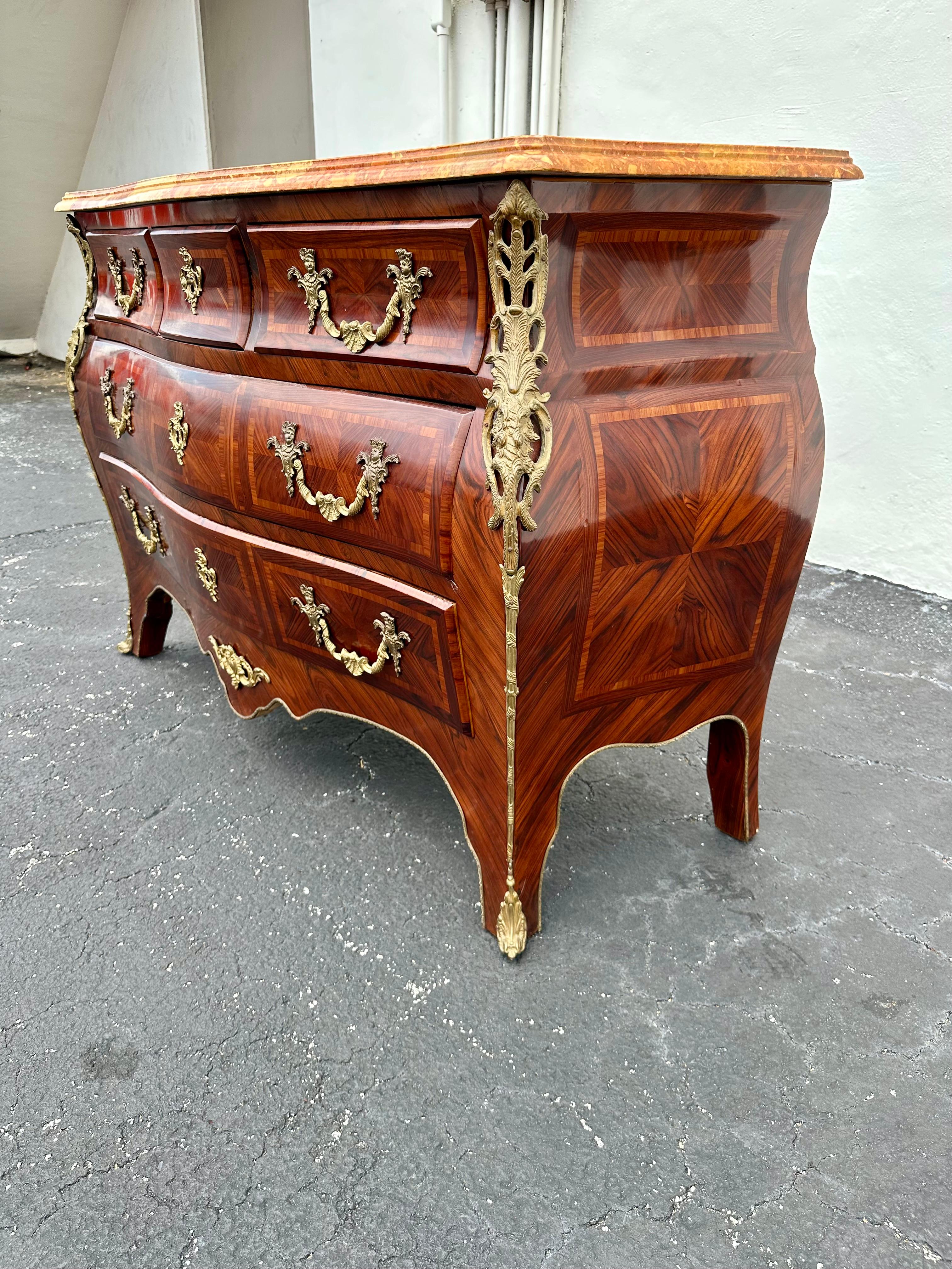 Comò in stile Louis in bronzo ormolu In condizioni buone in vendita a Fort Lauderdale, FL