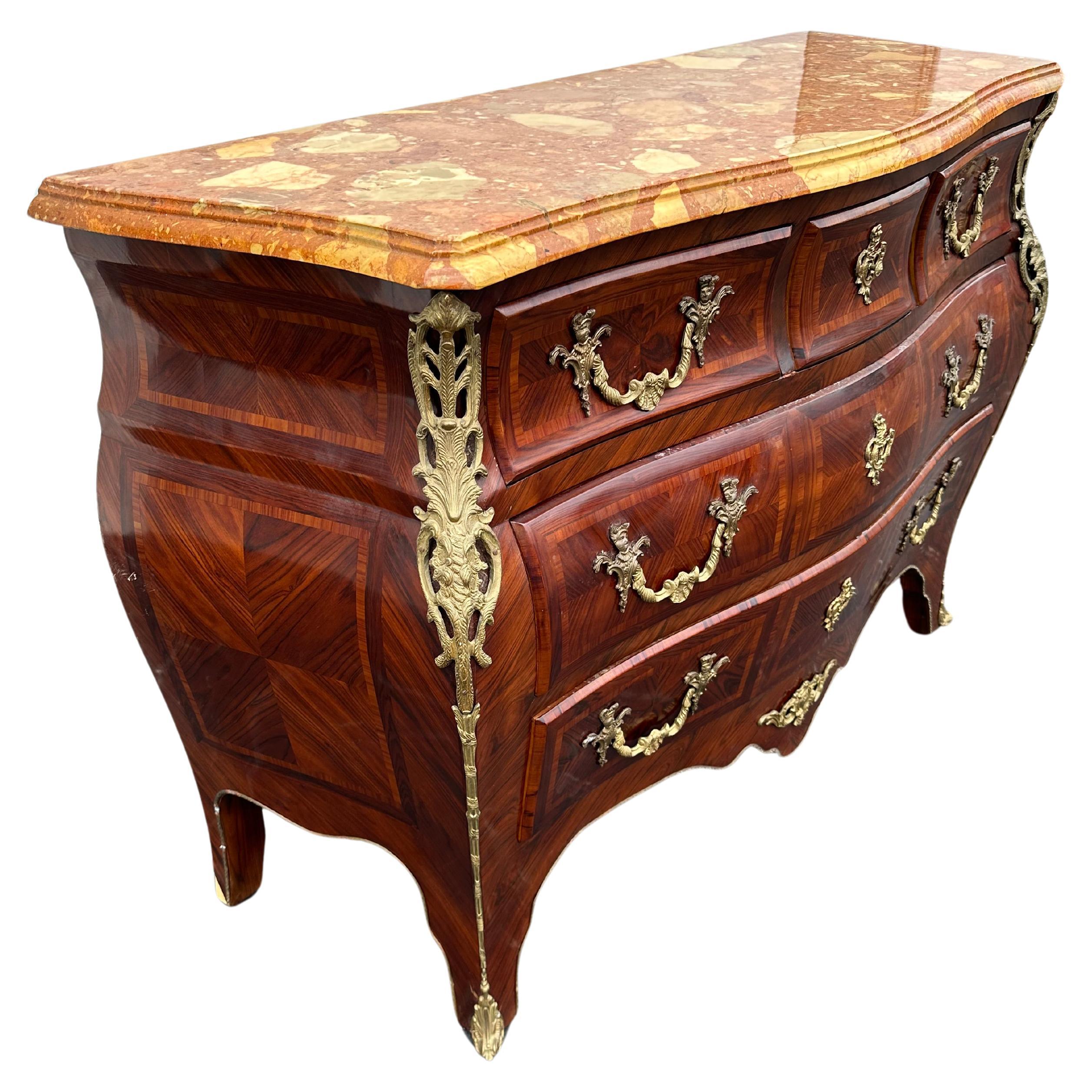 Comò in stile Louis in bronzo ormolu