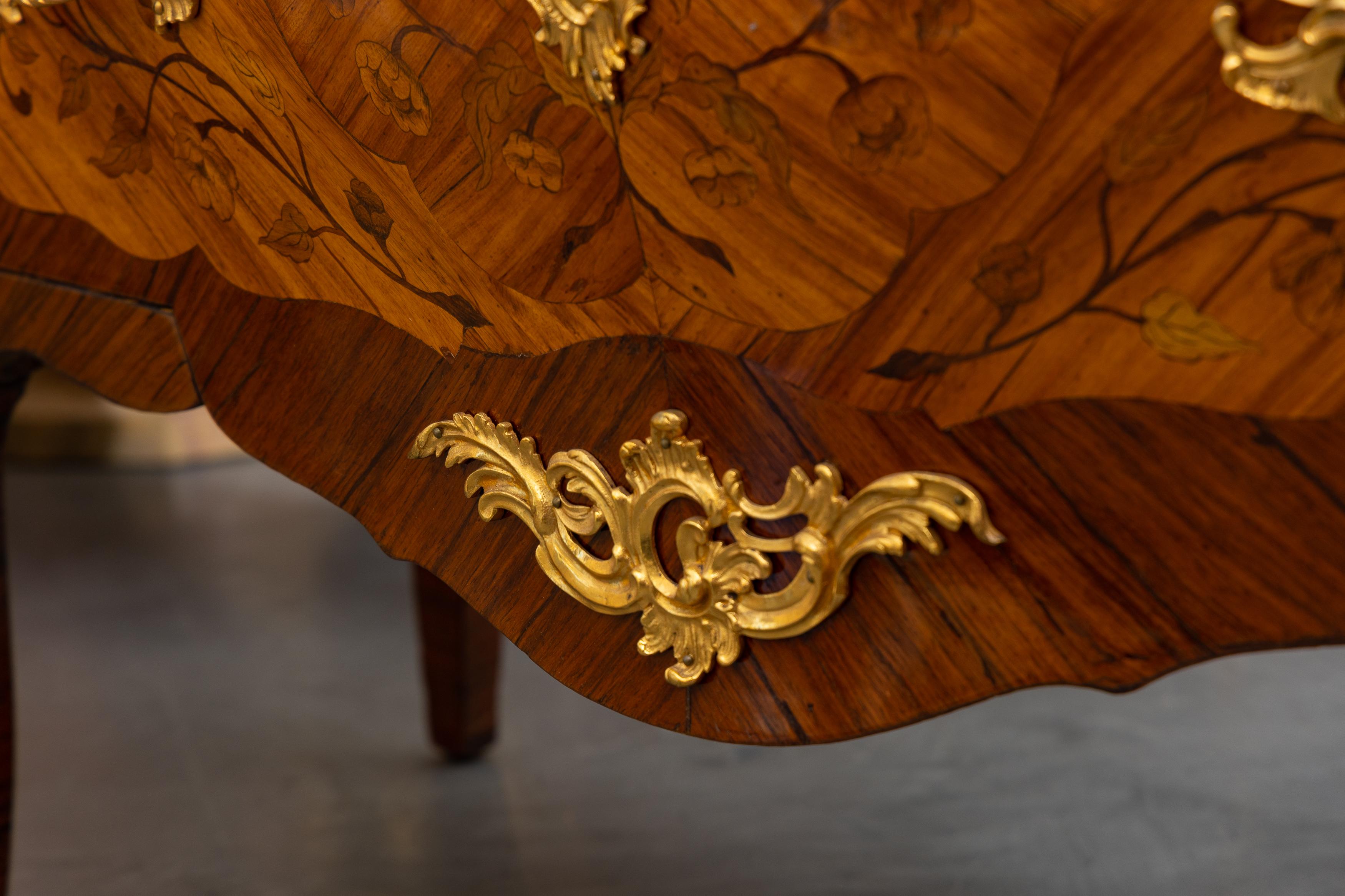 Louis Style XV Marquetry Commode In Good Condition For Sale In WEST PALM BEACH, FL