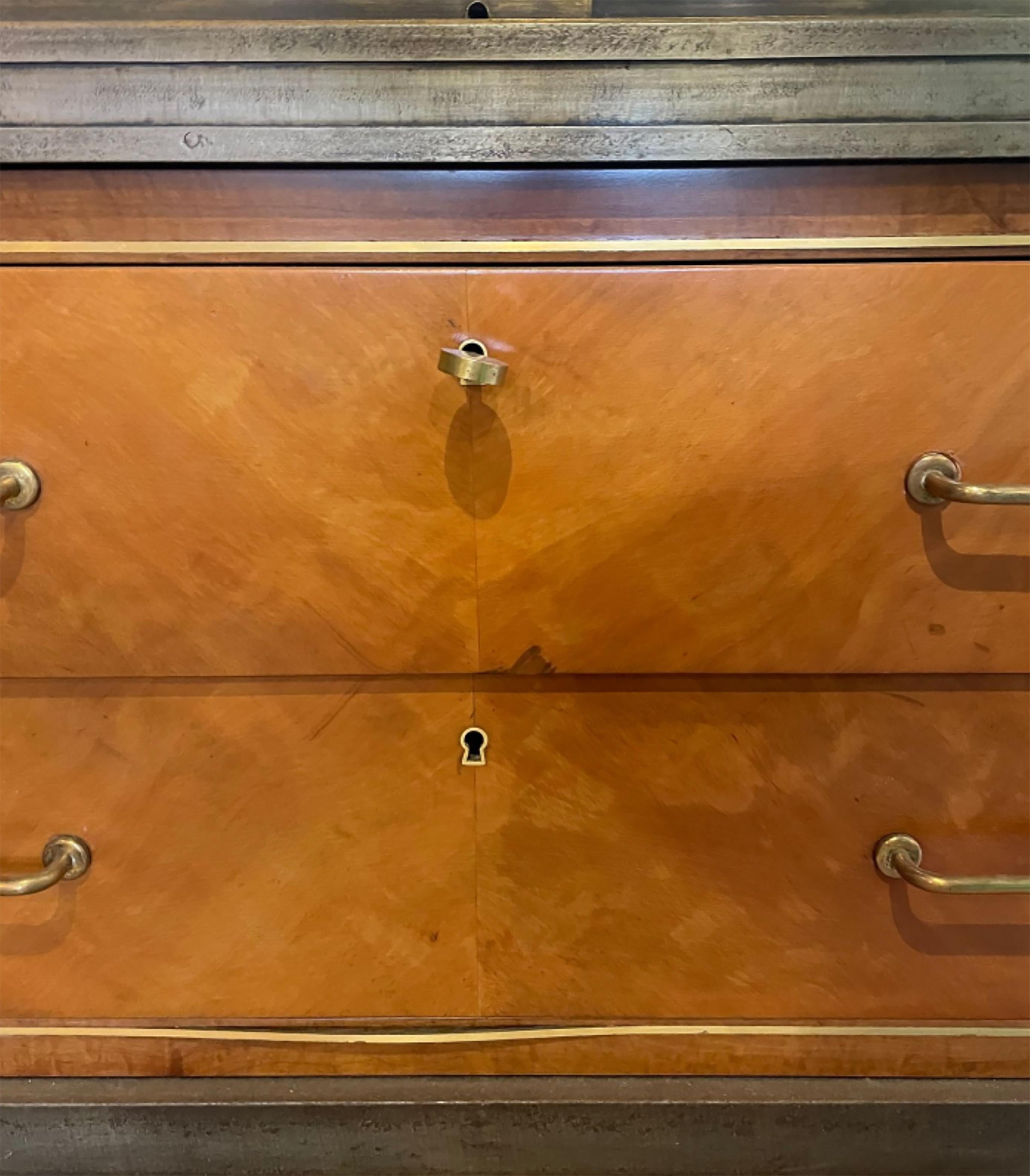 Louis Süe - Rare Vitrine en Fer Forgé et Placage de Merisier (vers 1948) Bon état - En vente à NEUILLY-SUR-SEINE, FR