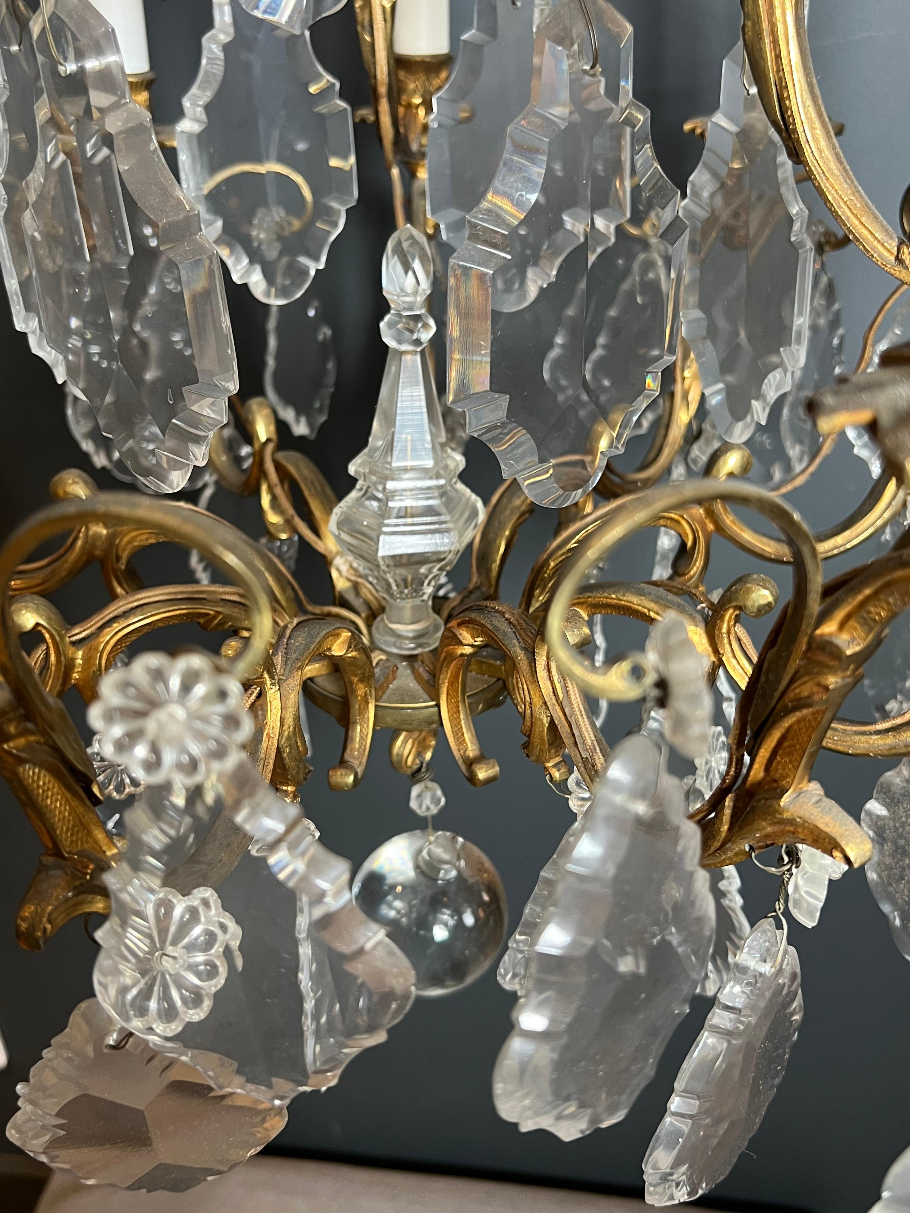 Lampadario in stile Luigi XV in cristallo e bronzo in vendita 10