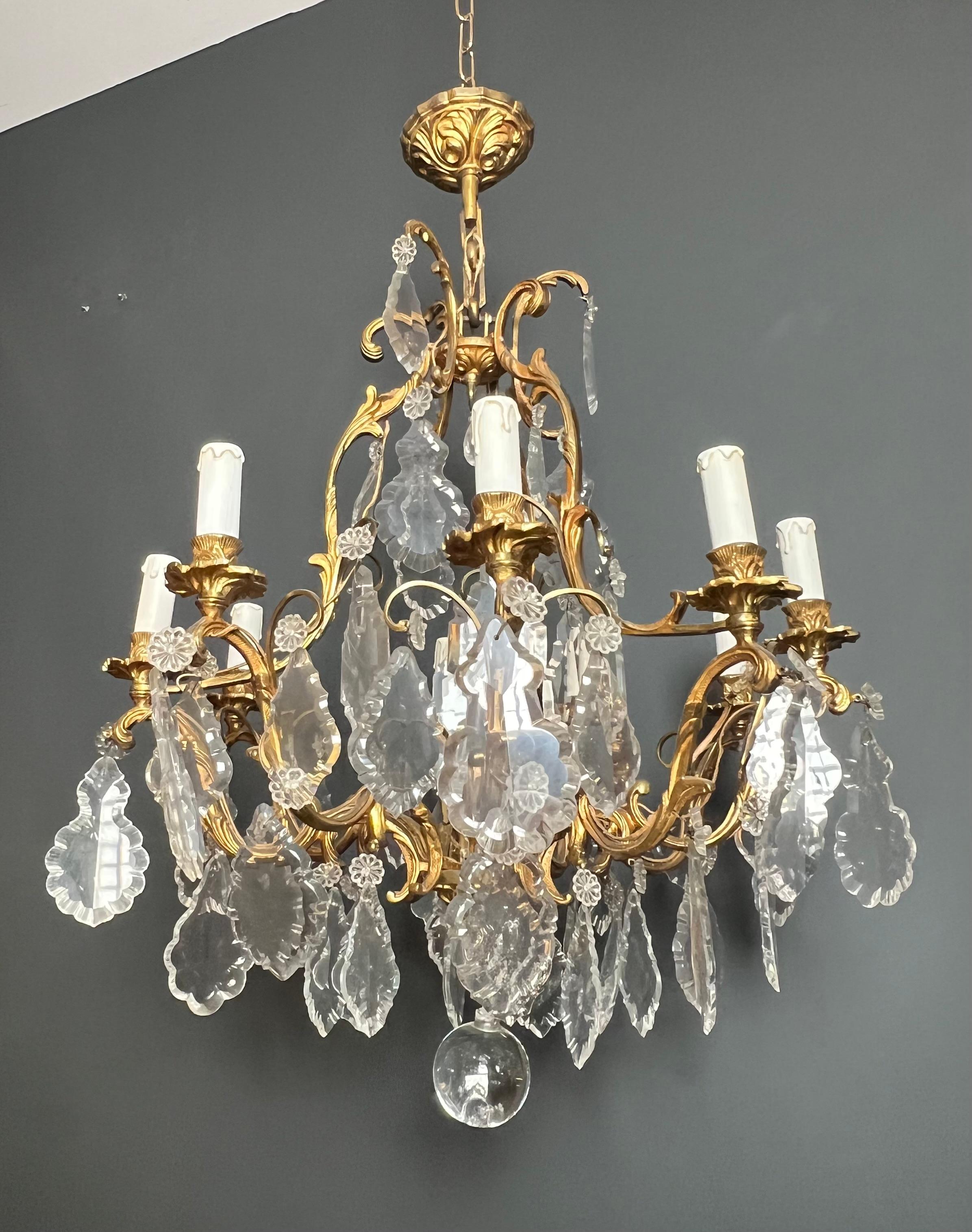 Francese Lampadario in stile Luigi XV in cristallo e bronzo in vendita