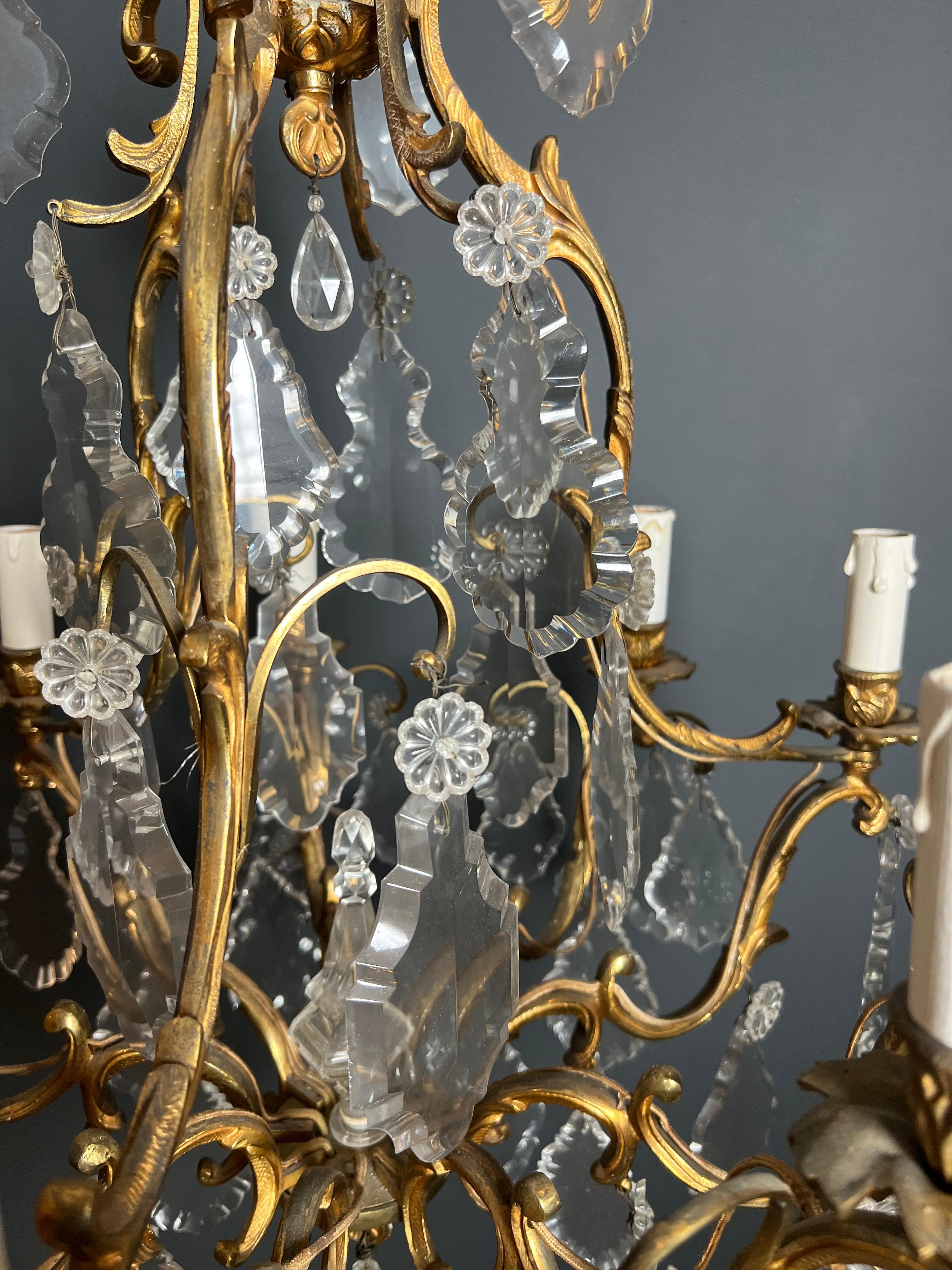 Lampadario in stile Luigi XV in cristallo e bronzo in vendita 1
