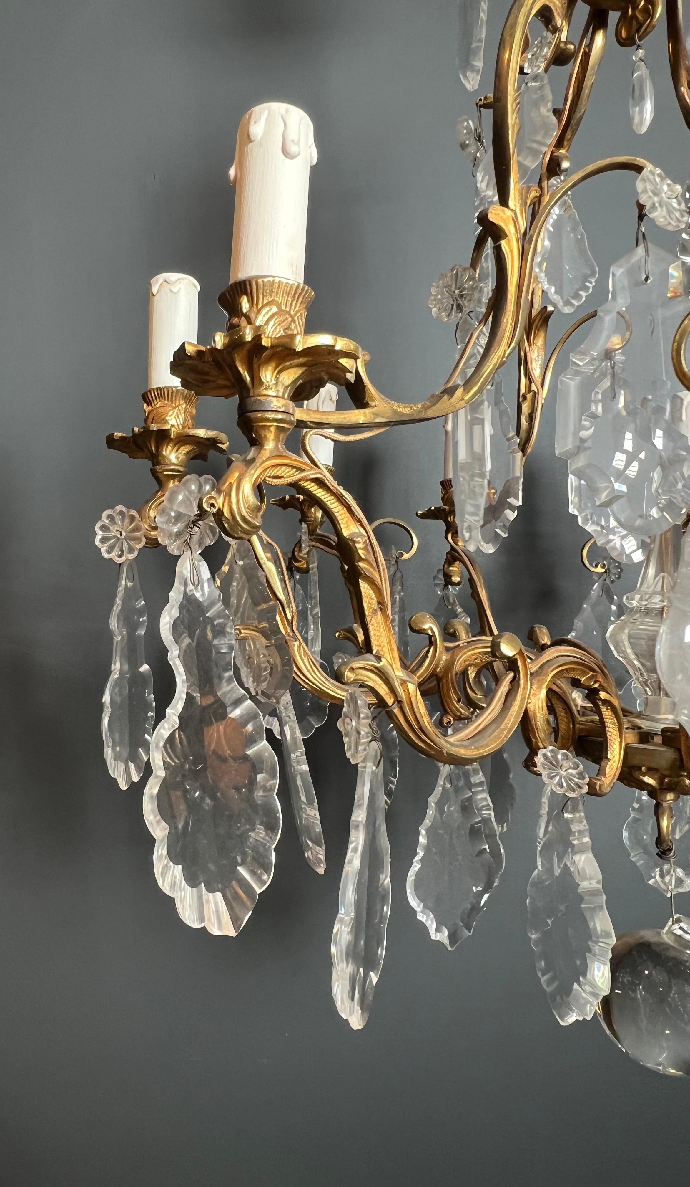 Lampadario in stile Luigi XV in cristallo e bronzo in vendita 3