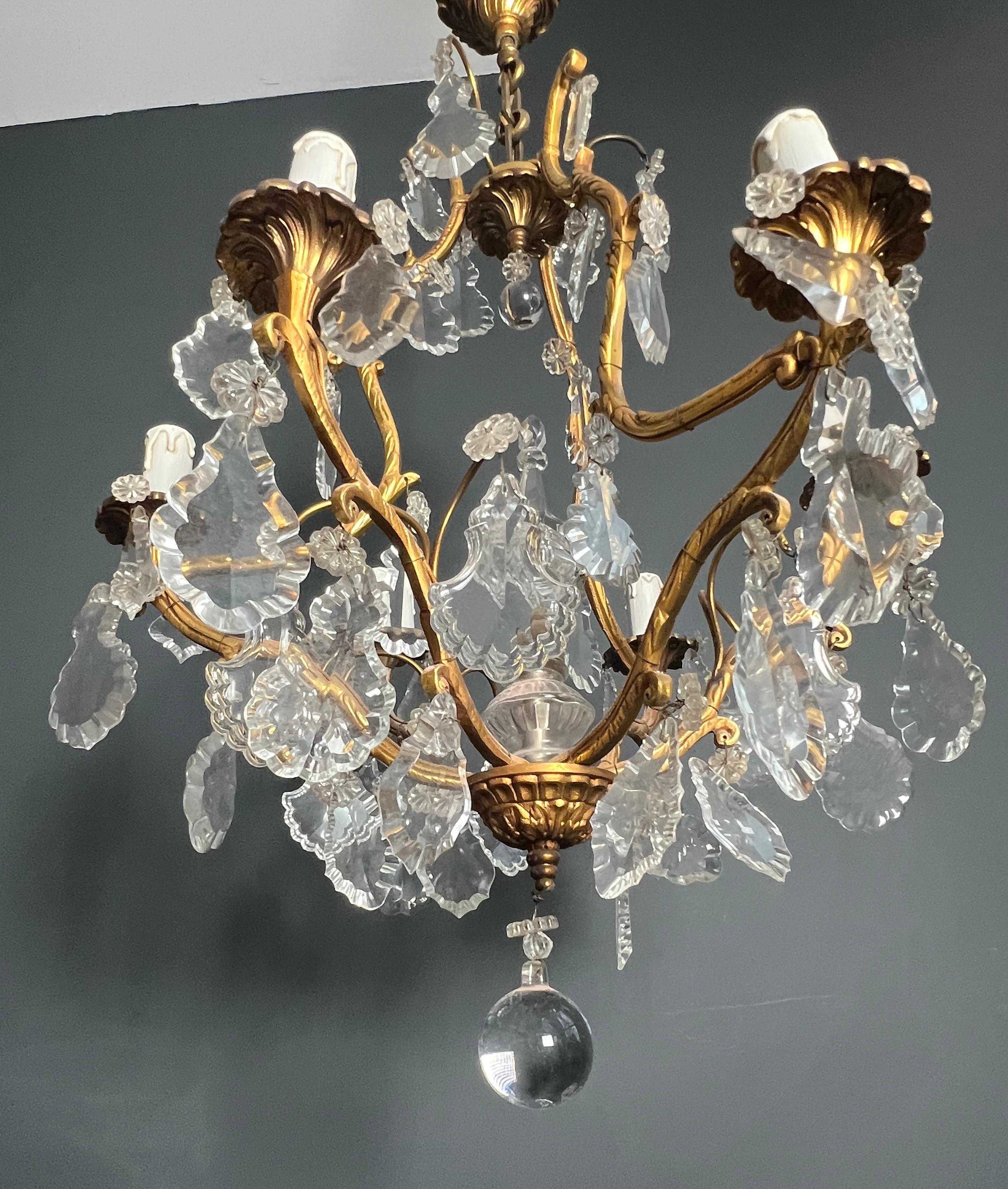 Lampadario in stile Luigi XV in cristallo e bronzo con 6 bracci in vendita 11