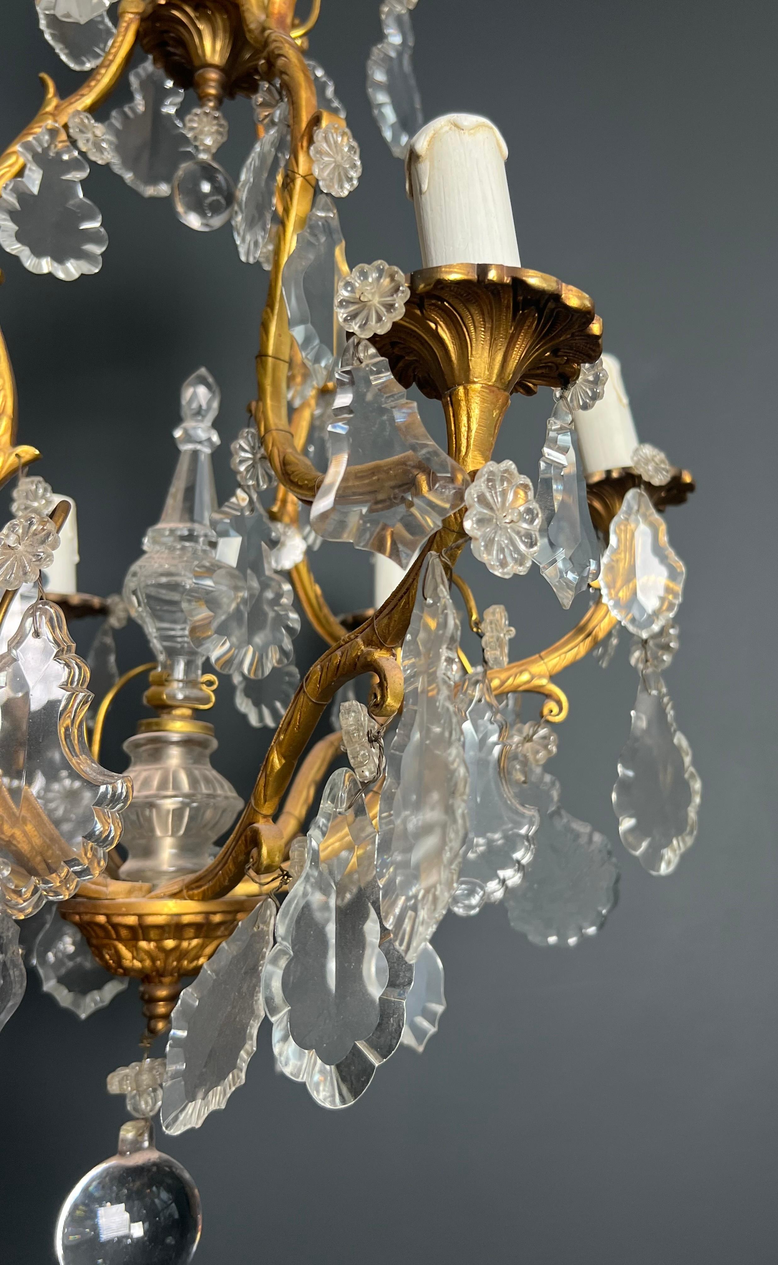 Lampadario in stile Luigi XV in cristallo e bronzo con 6 bracci in vendita 12