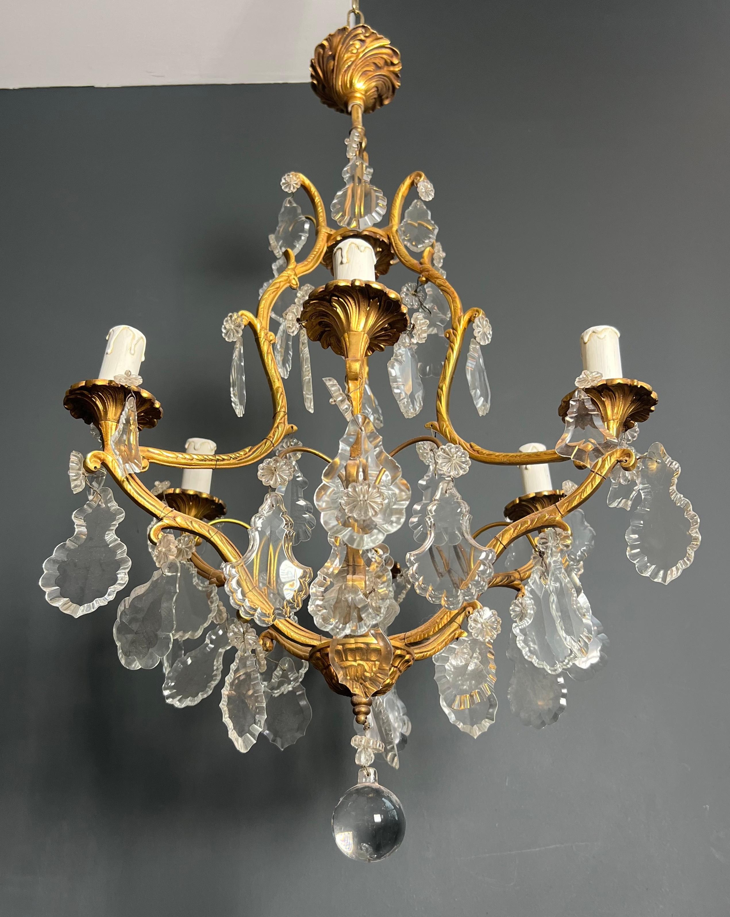 Inizio XX secolo Lampadario in stile Luigi XV in cristallo e bronzo con 6 bracci in vendita