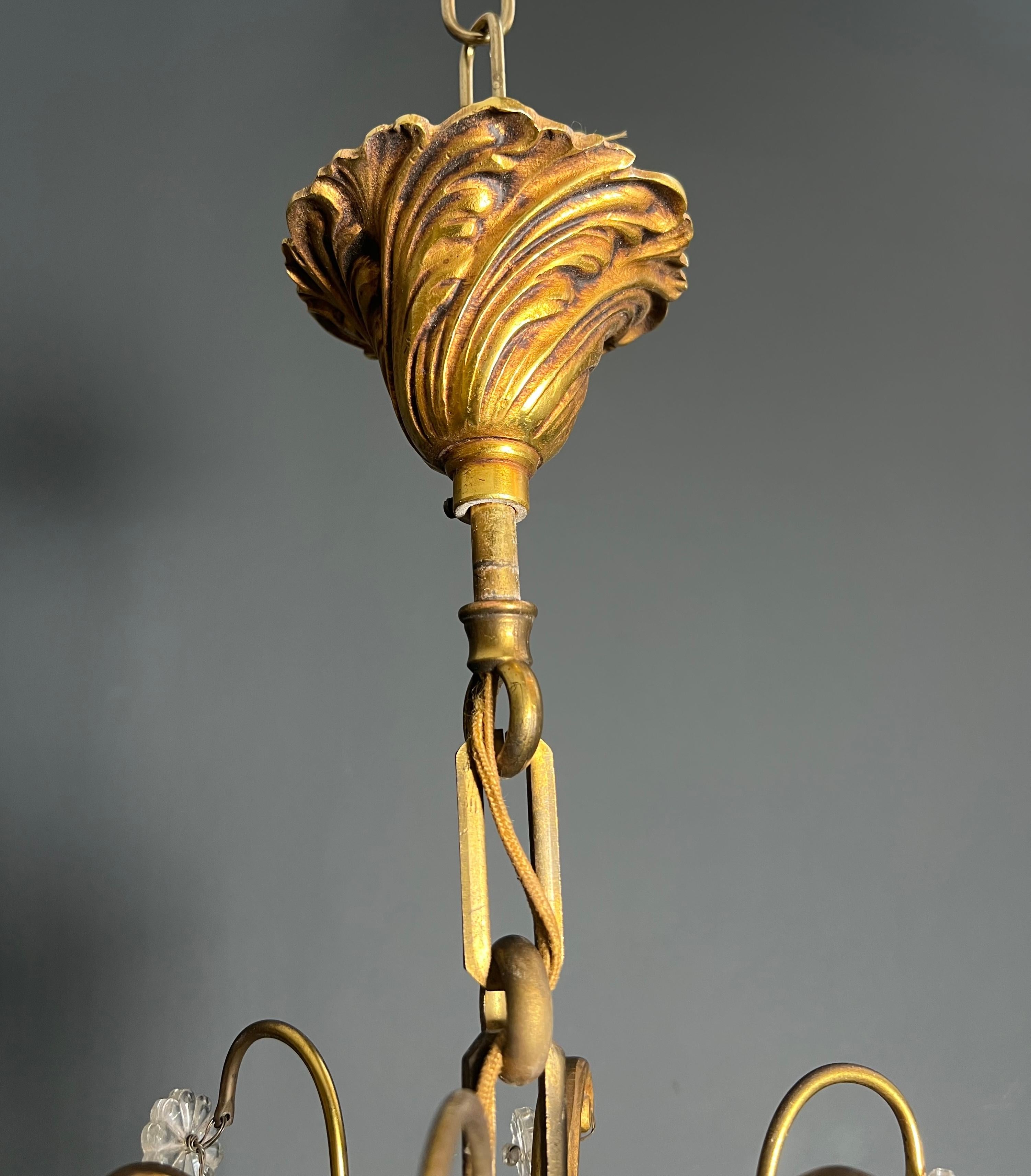 Bronzo Lampadario in stile Luigi XV in cristallo e bronzo con 6 bracci in vendita