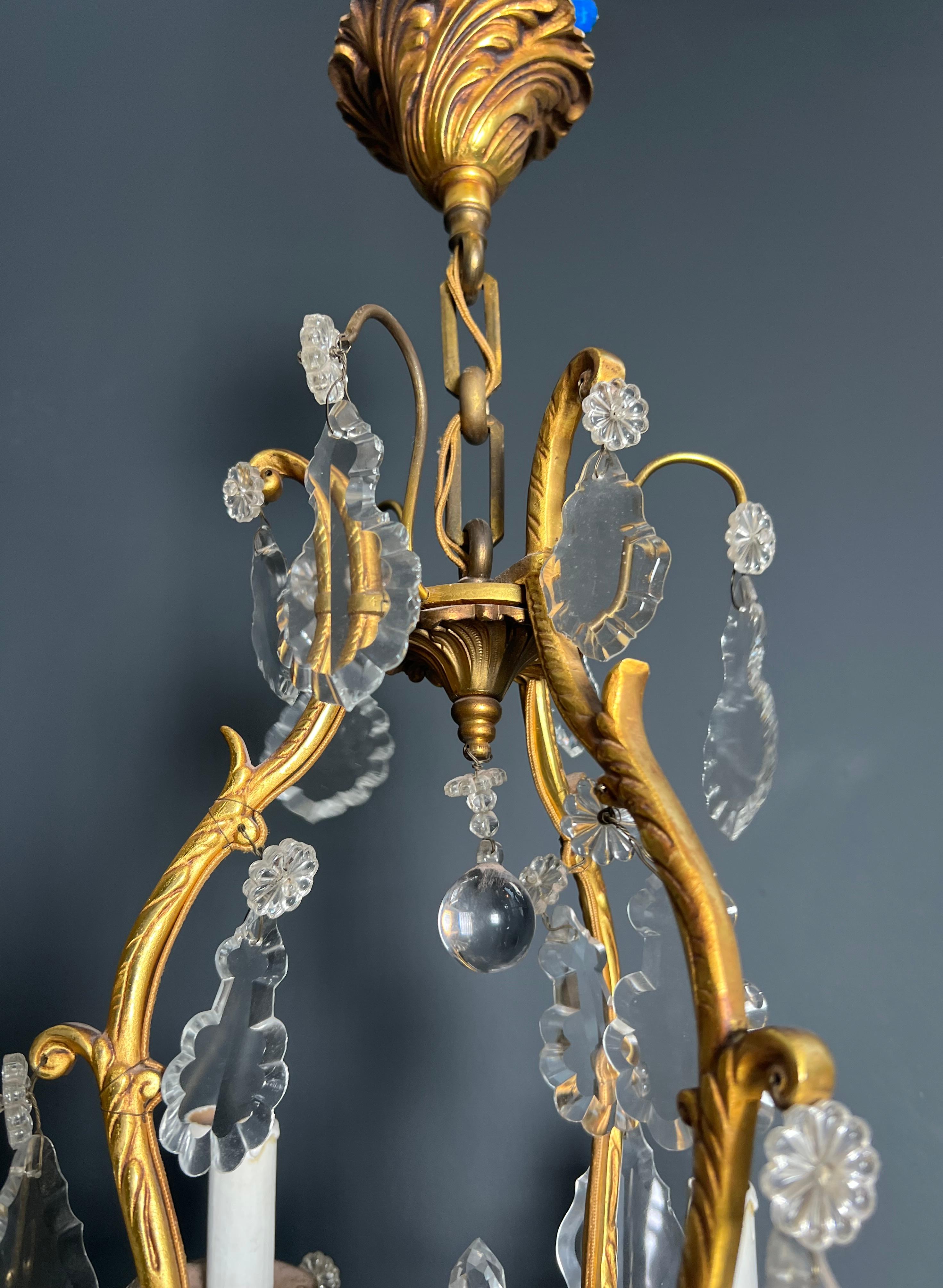 Lampadario in stile Luigi XV in cristallo e bronzo con 6 bracci in vendita 1