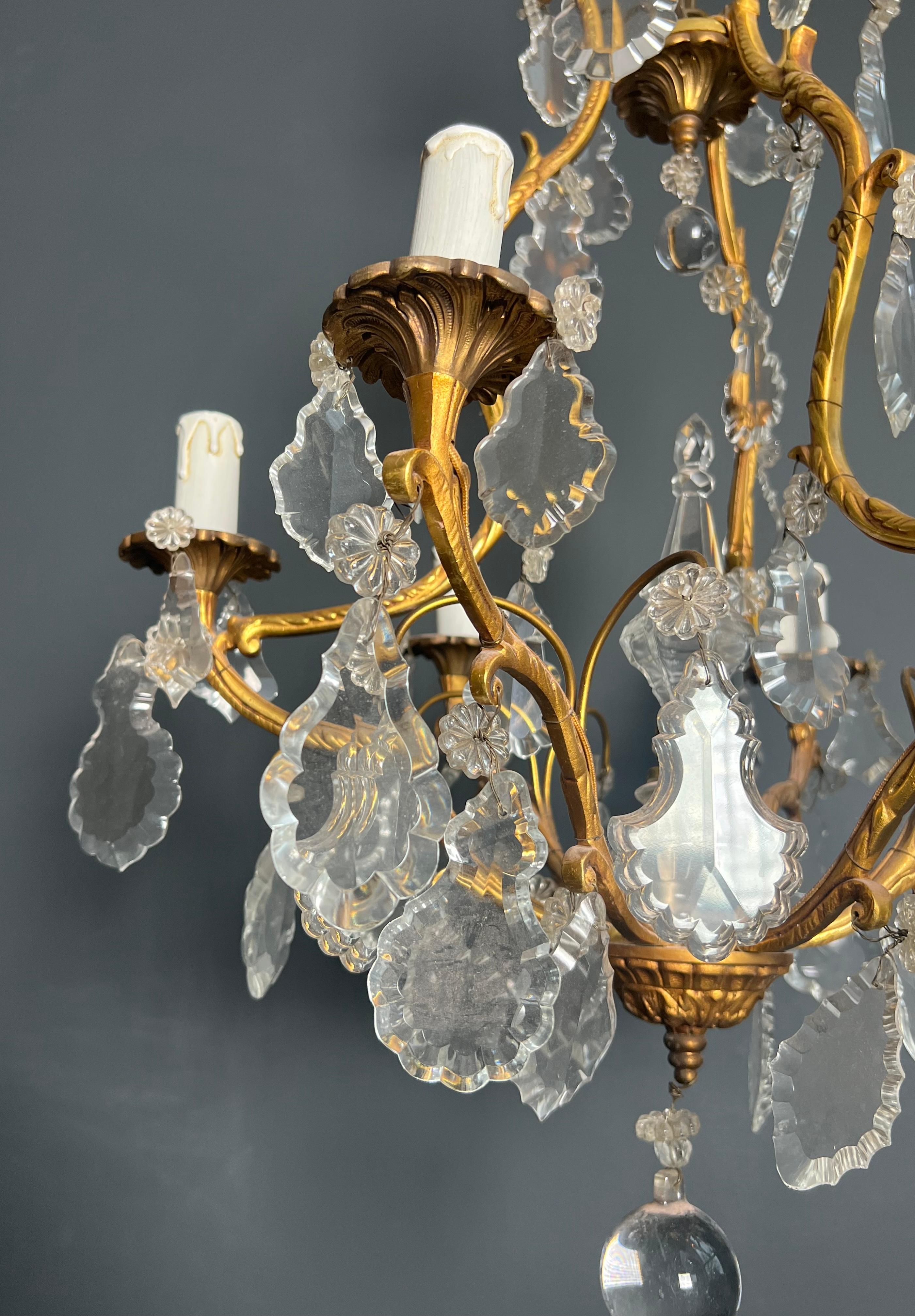 Lampadario in stile Luigi XV in cristallo e bronzo con 6 bracci in vendita 3