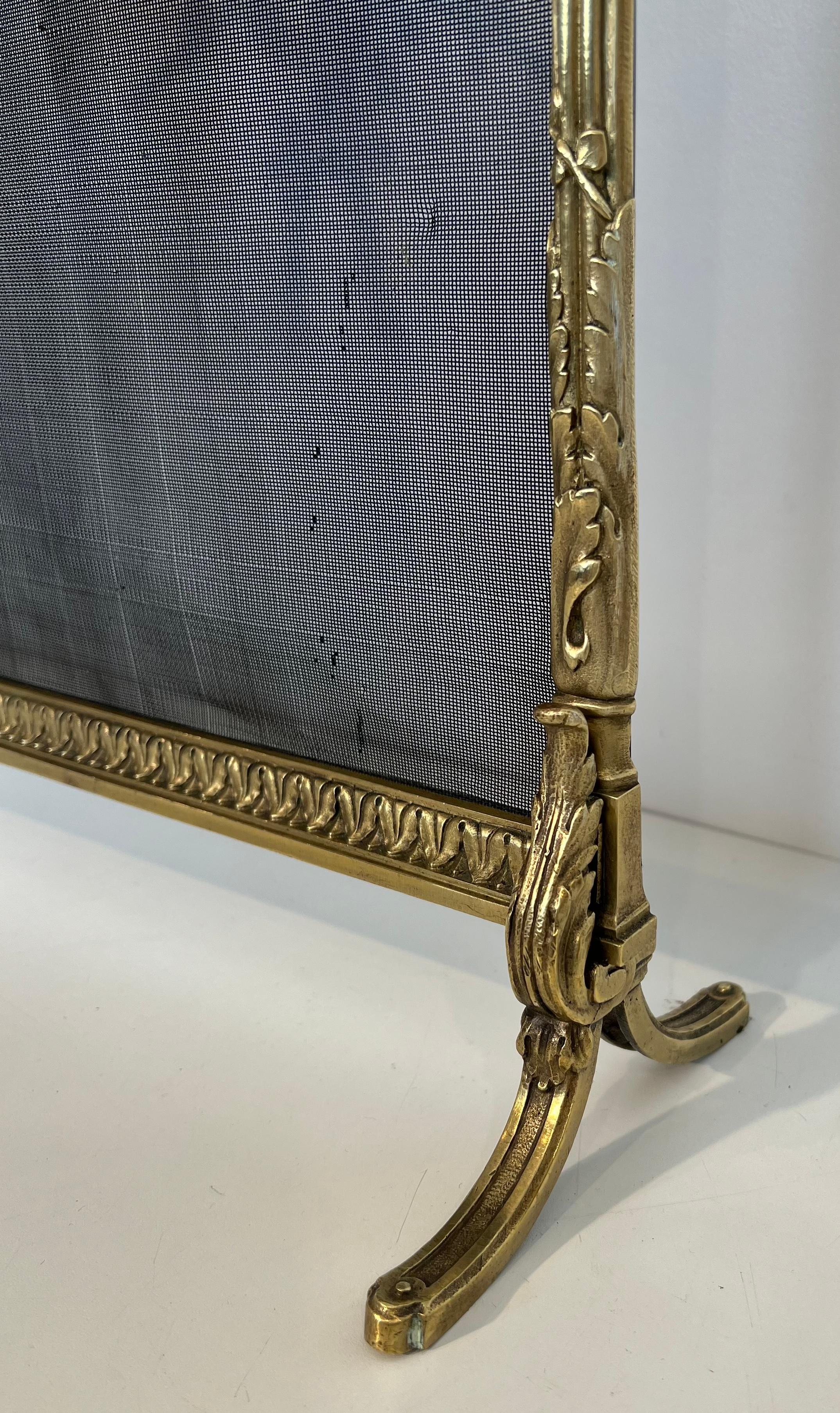 Paravento per caminetto in ottone in stile Luigi XVI con rete decorata con ghirlande in vendita 4