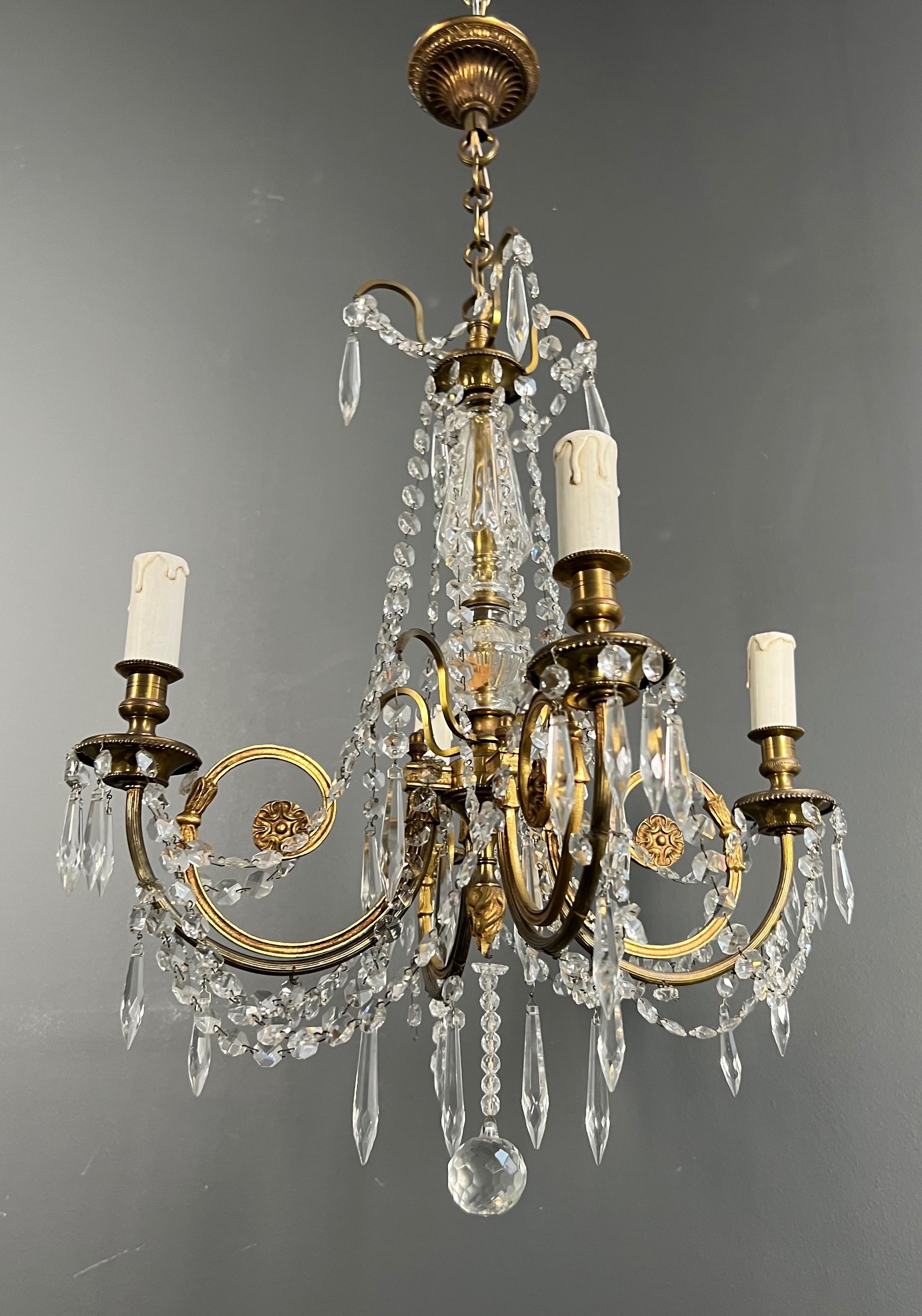 Lustre en cristal et bronze de style Louis XVI 5