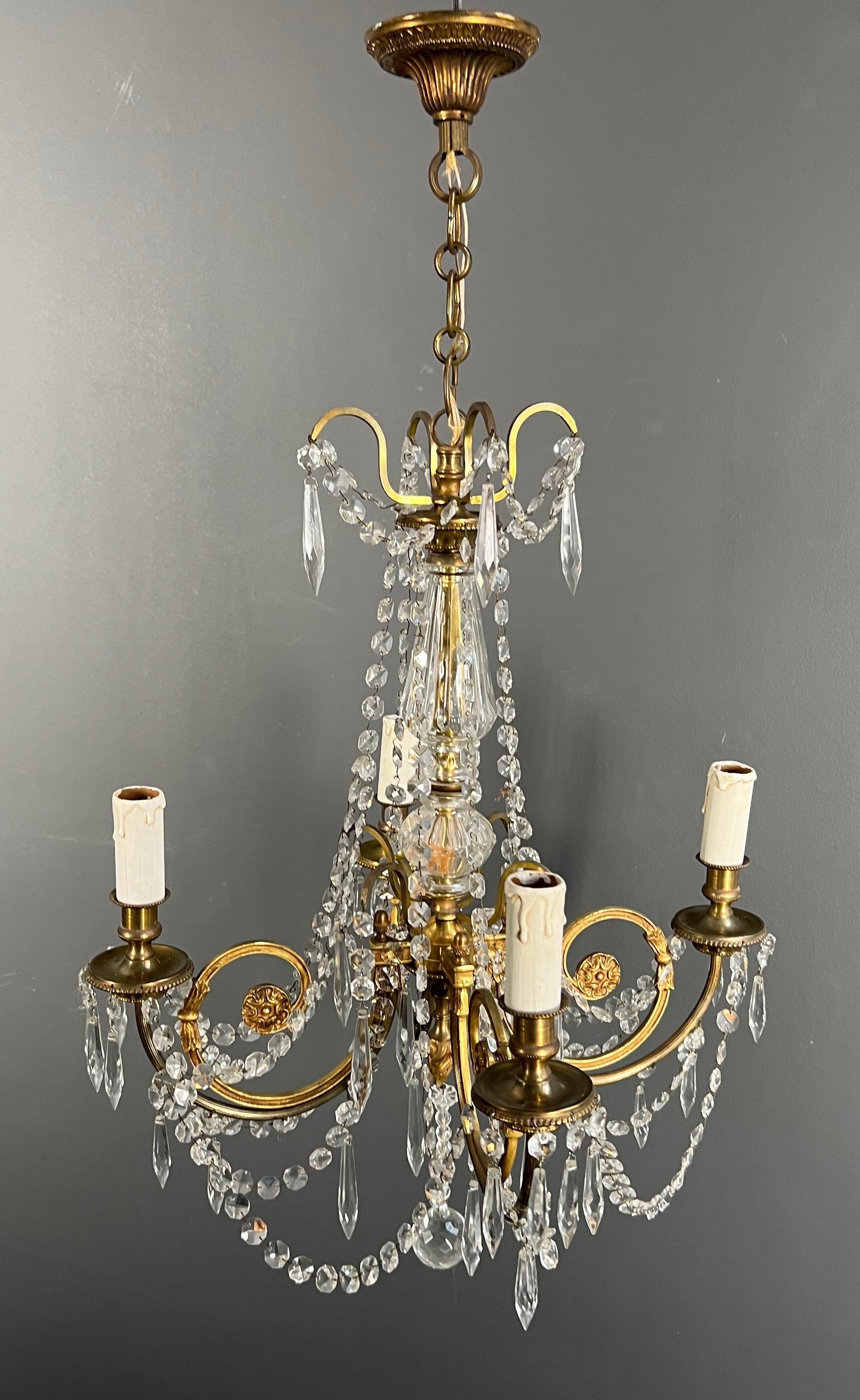 Lustre en cristal et bronze de style Louis XVI 7