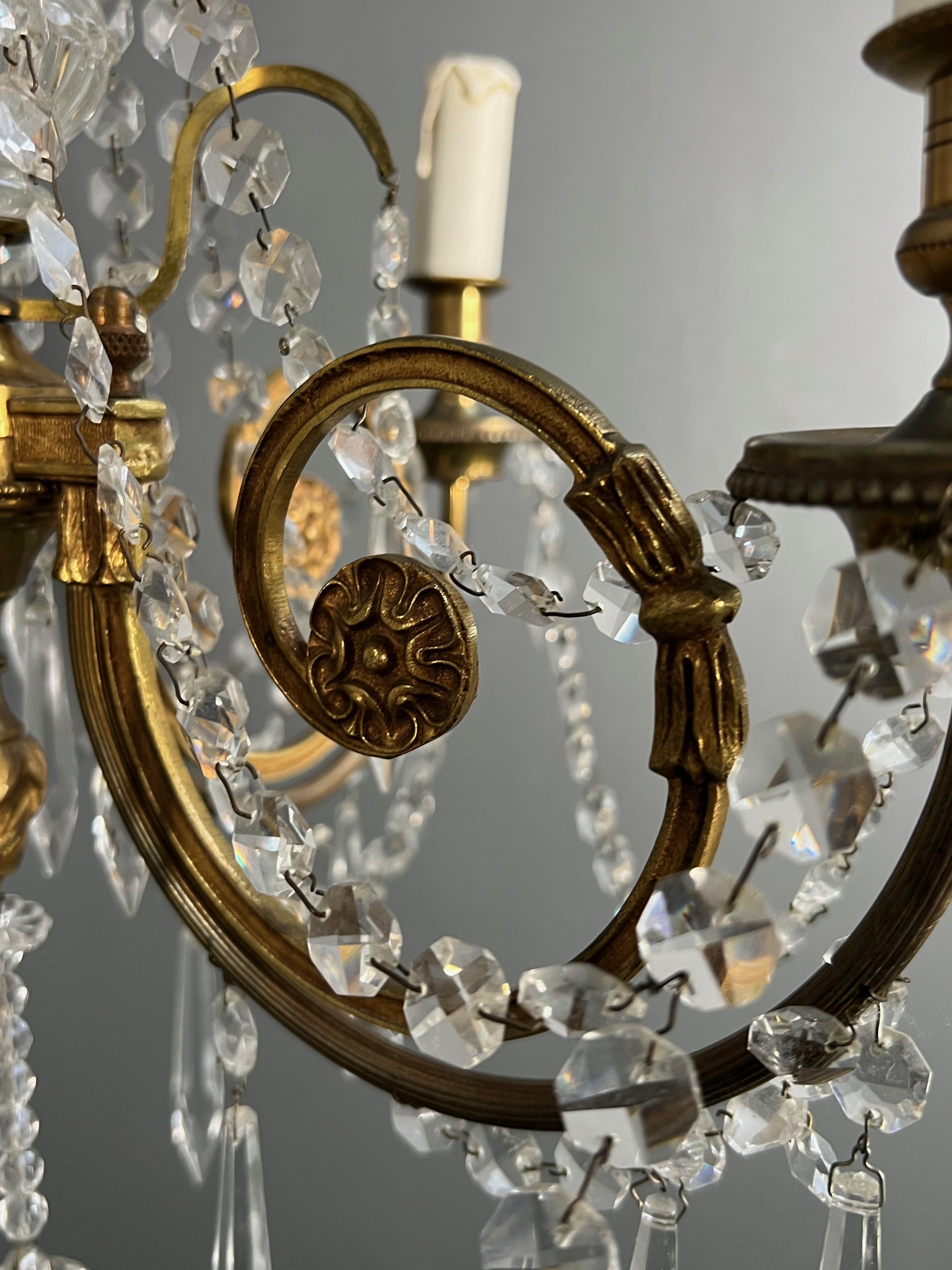 Lustre en cristal et bronze de style Louis XVI 12