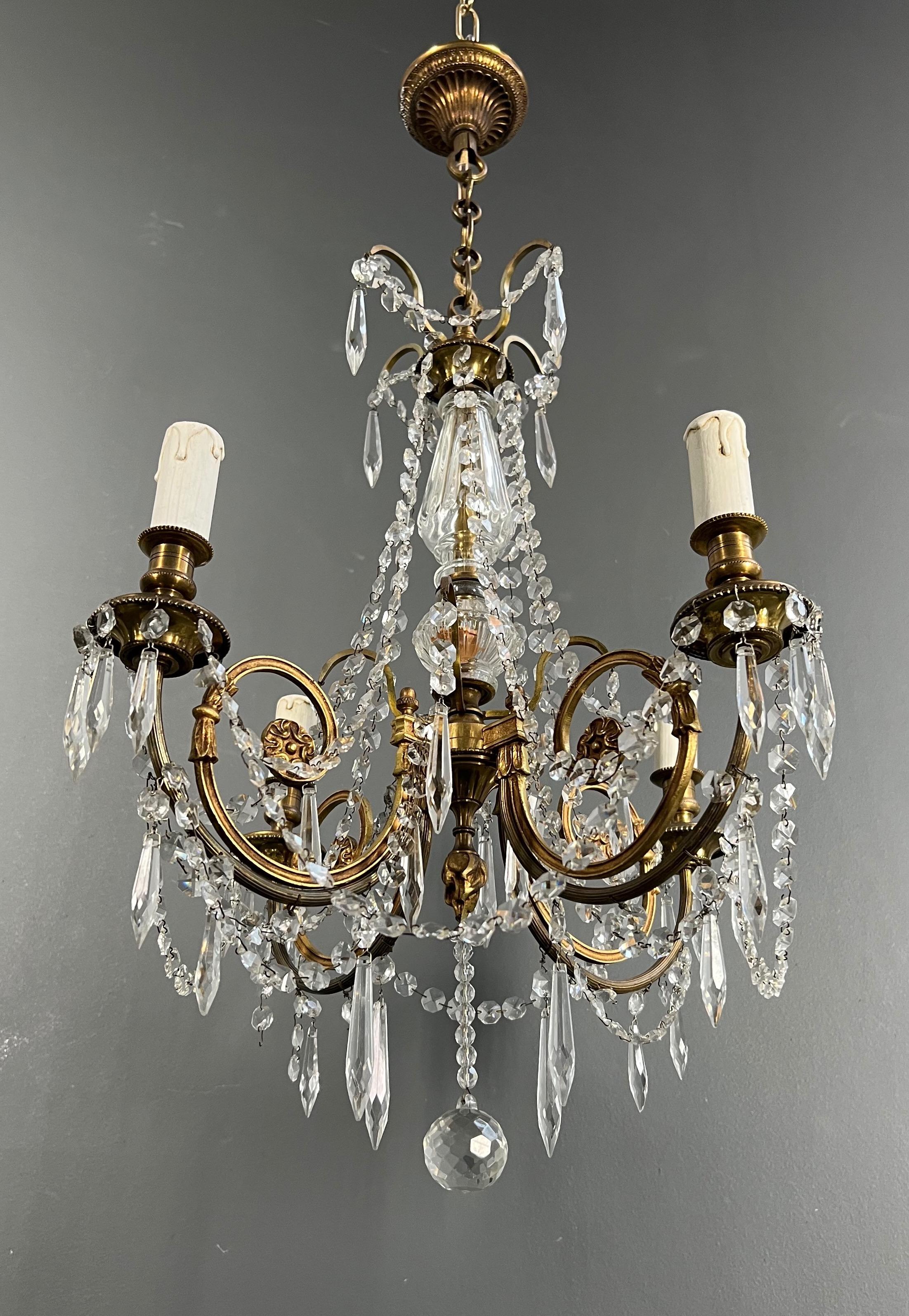 Début du 20ème siècle Lustre en cristal et bronze de style Louis XVI