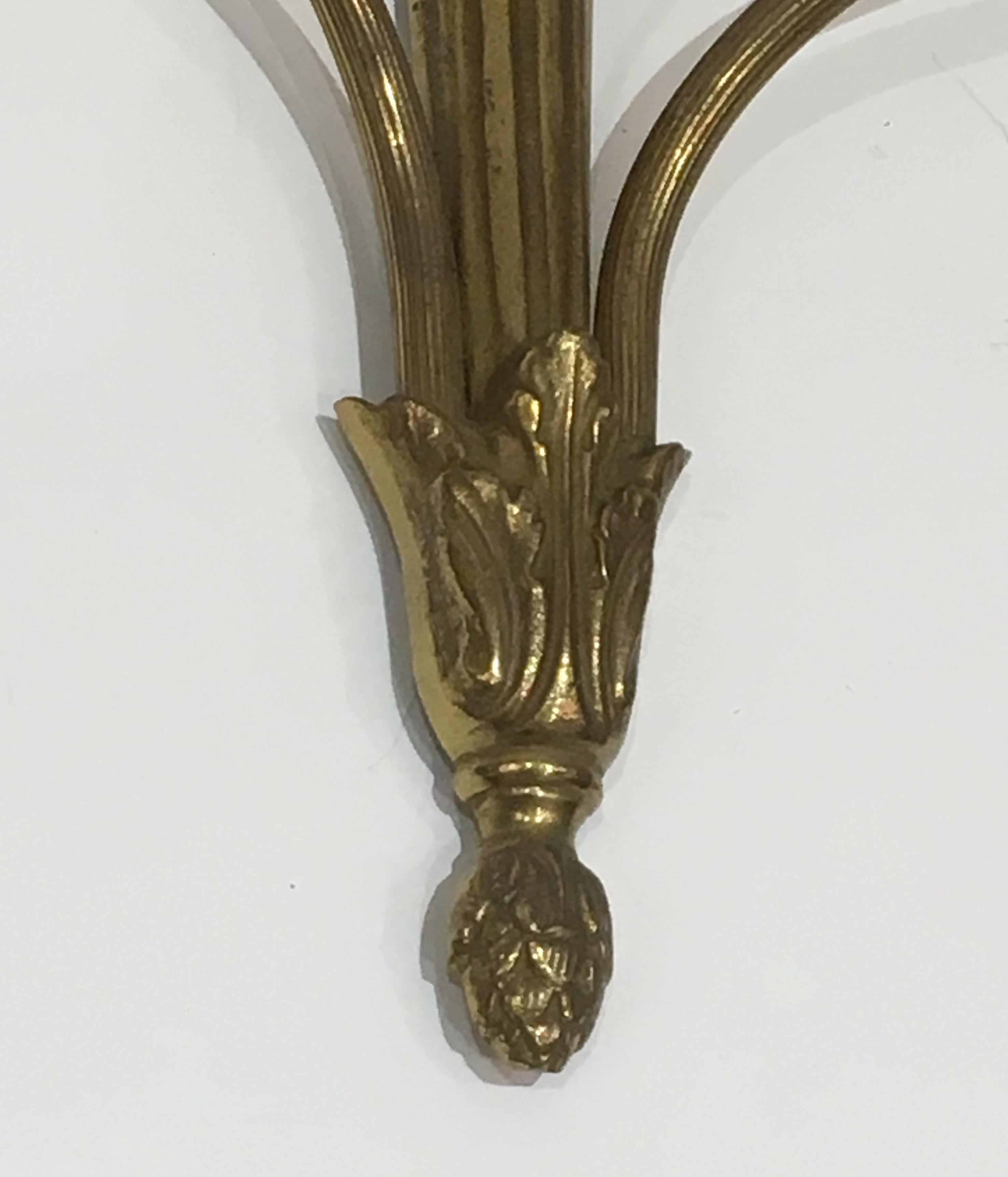 Paar Bronze-Wandleuchter im Louis-XVI.-Stil mit Kleeblatt, französische Arbeit im Angebot 7