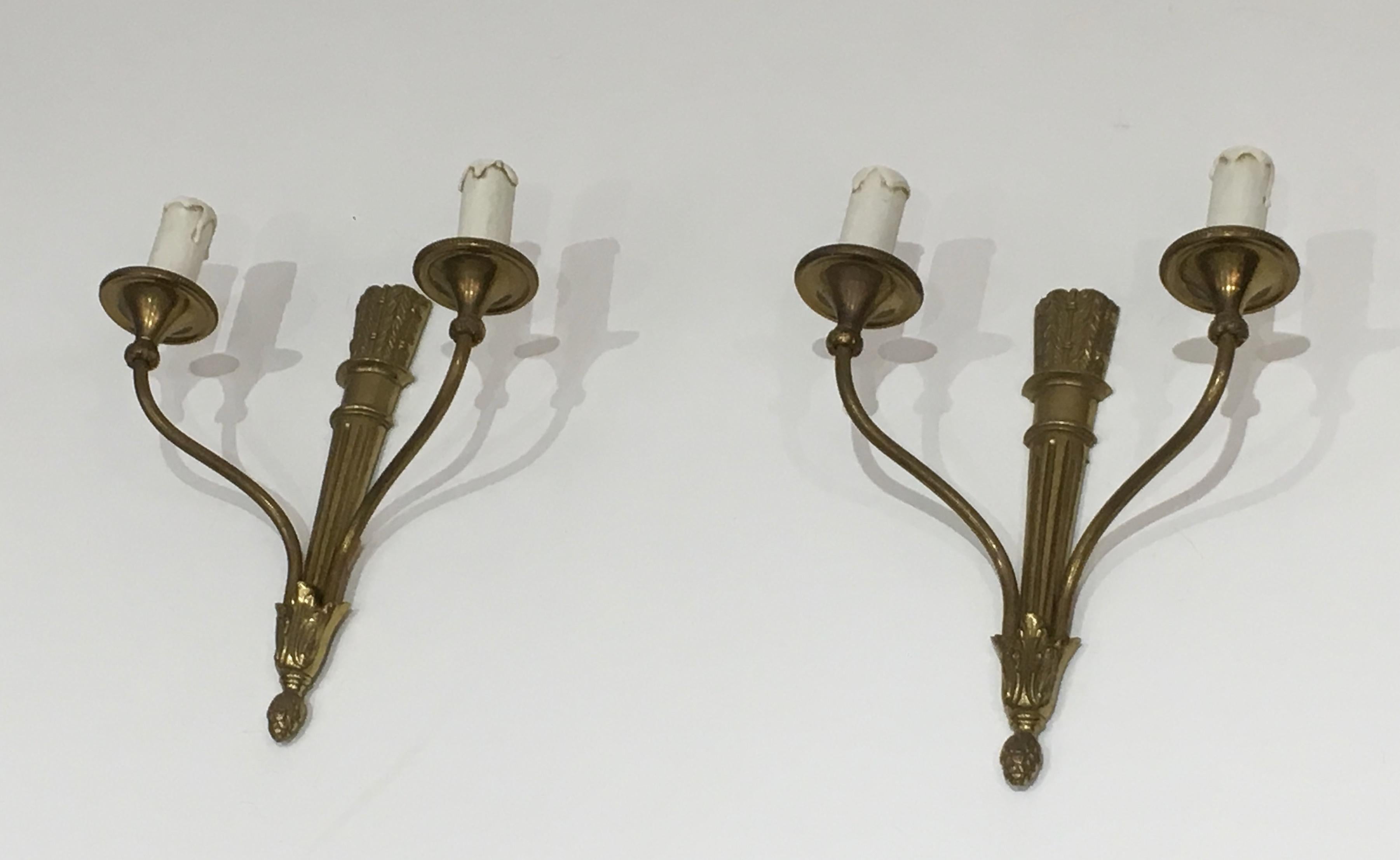 Louis XVI Style Pair of Bronze Wall Sconces with Quiver, French Work In Good Condition For Sale In Marcq-en-Barœul, Hauts-de-France