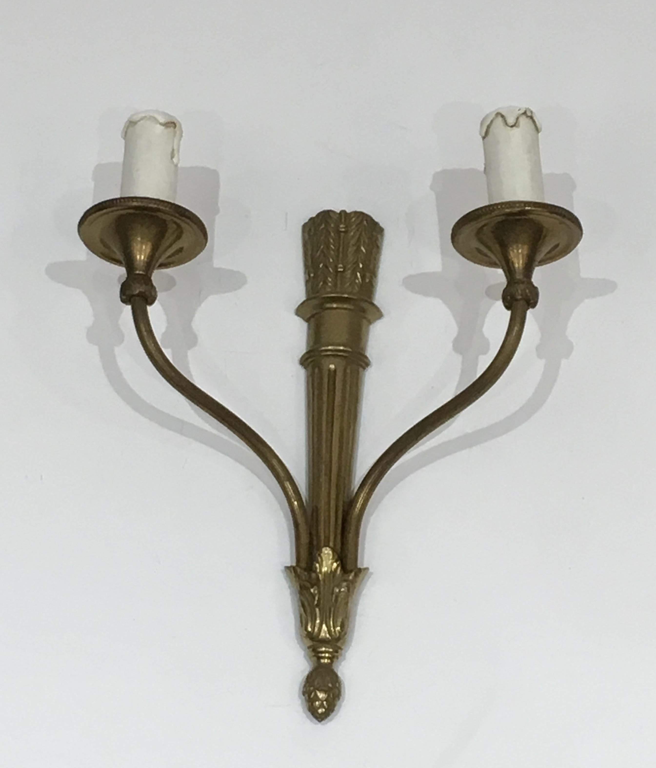 Mid-20th Century Louis XVI Style Pair of Bronze Wall Sconces with Quiver, French Work For Sale