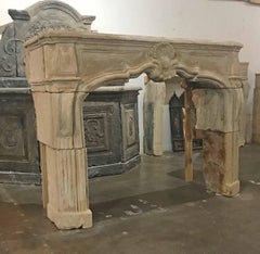 Louis the XIV Limestone Mantel carved Shell decor, circa 18th Century
