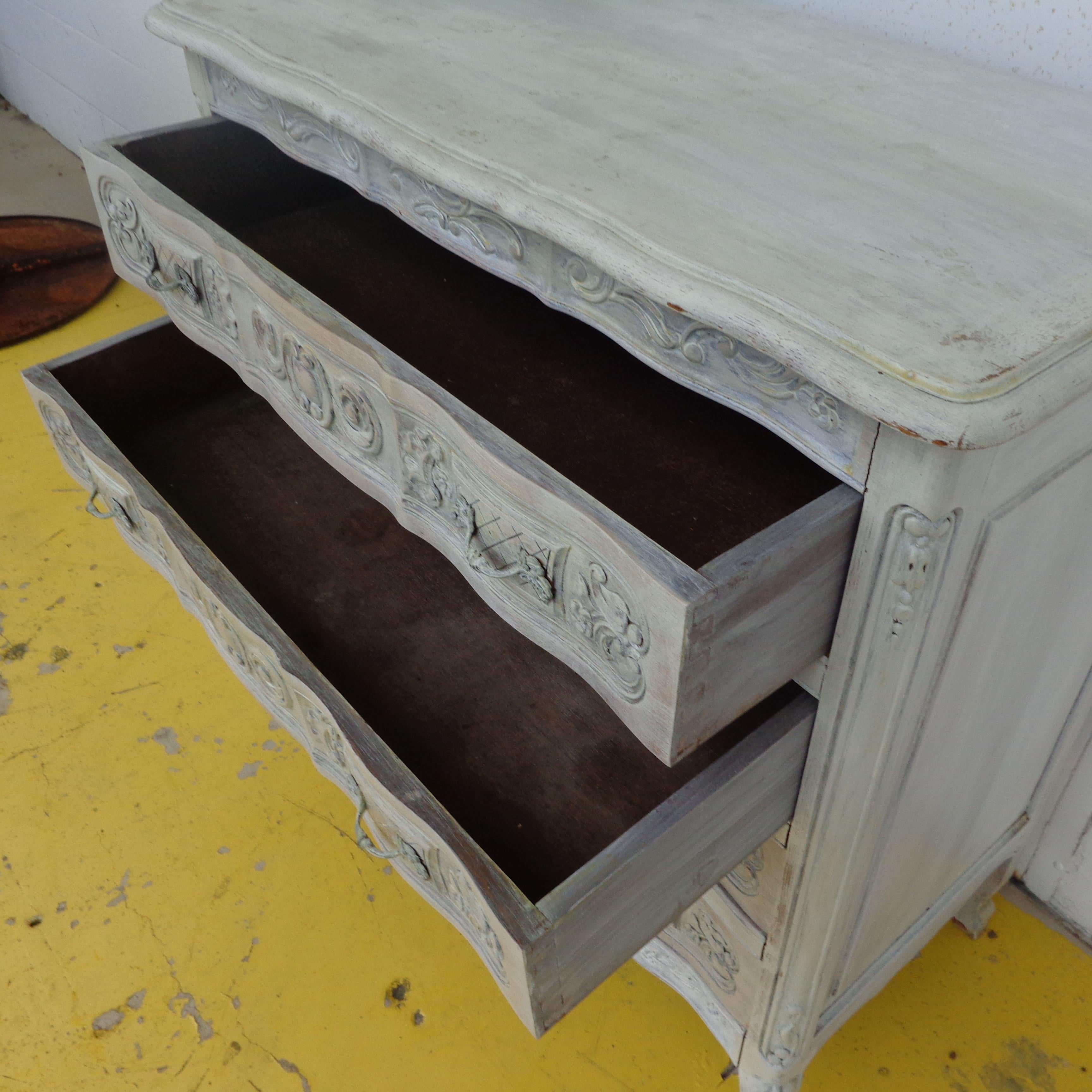 Louis the xv Style French Provencial Painted Dresser 1