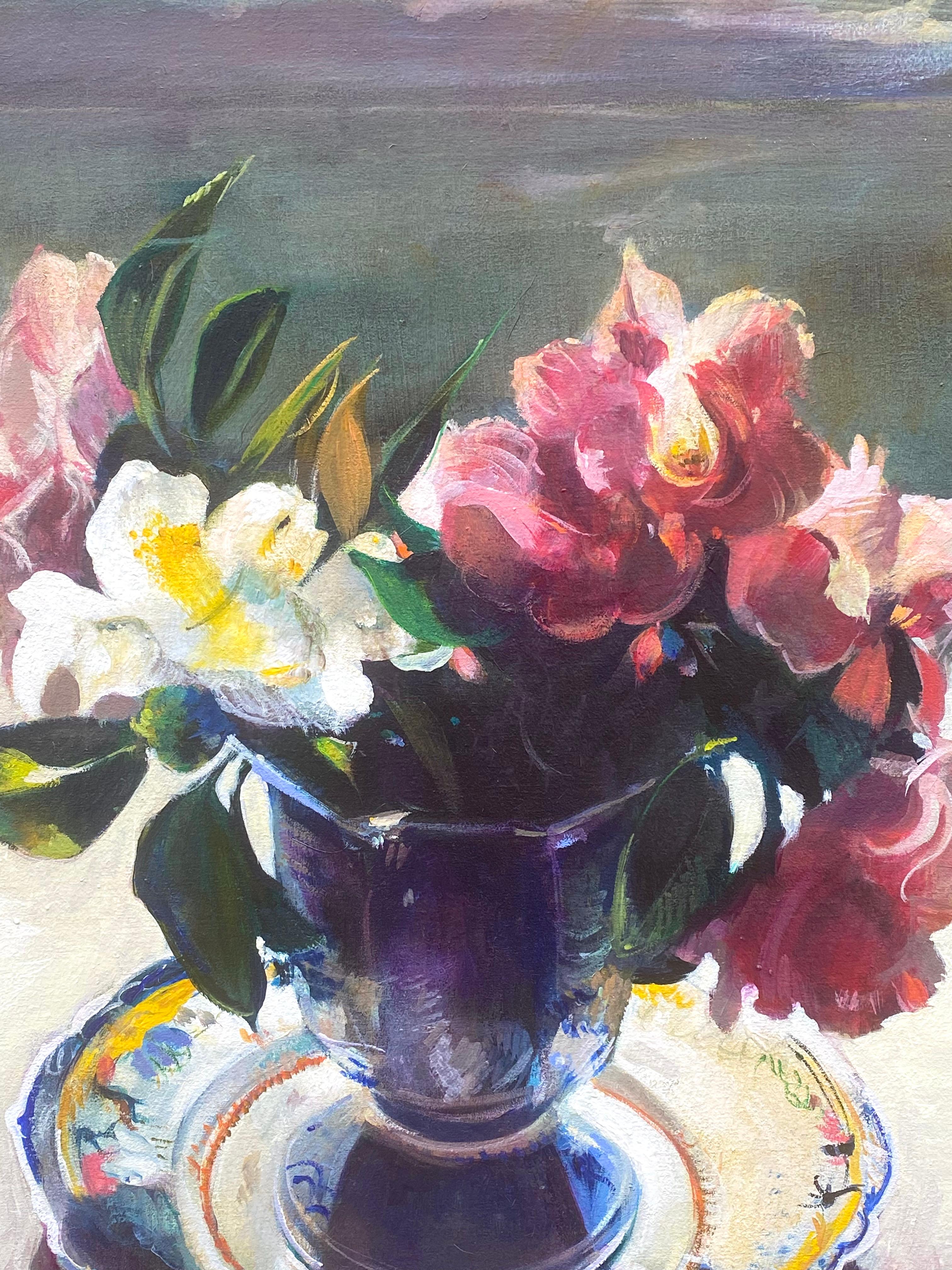 Eurocentisme et camélias rouges - Gris Still-Life Painting par Louis van Heerden